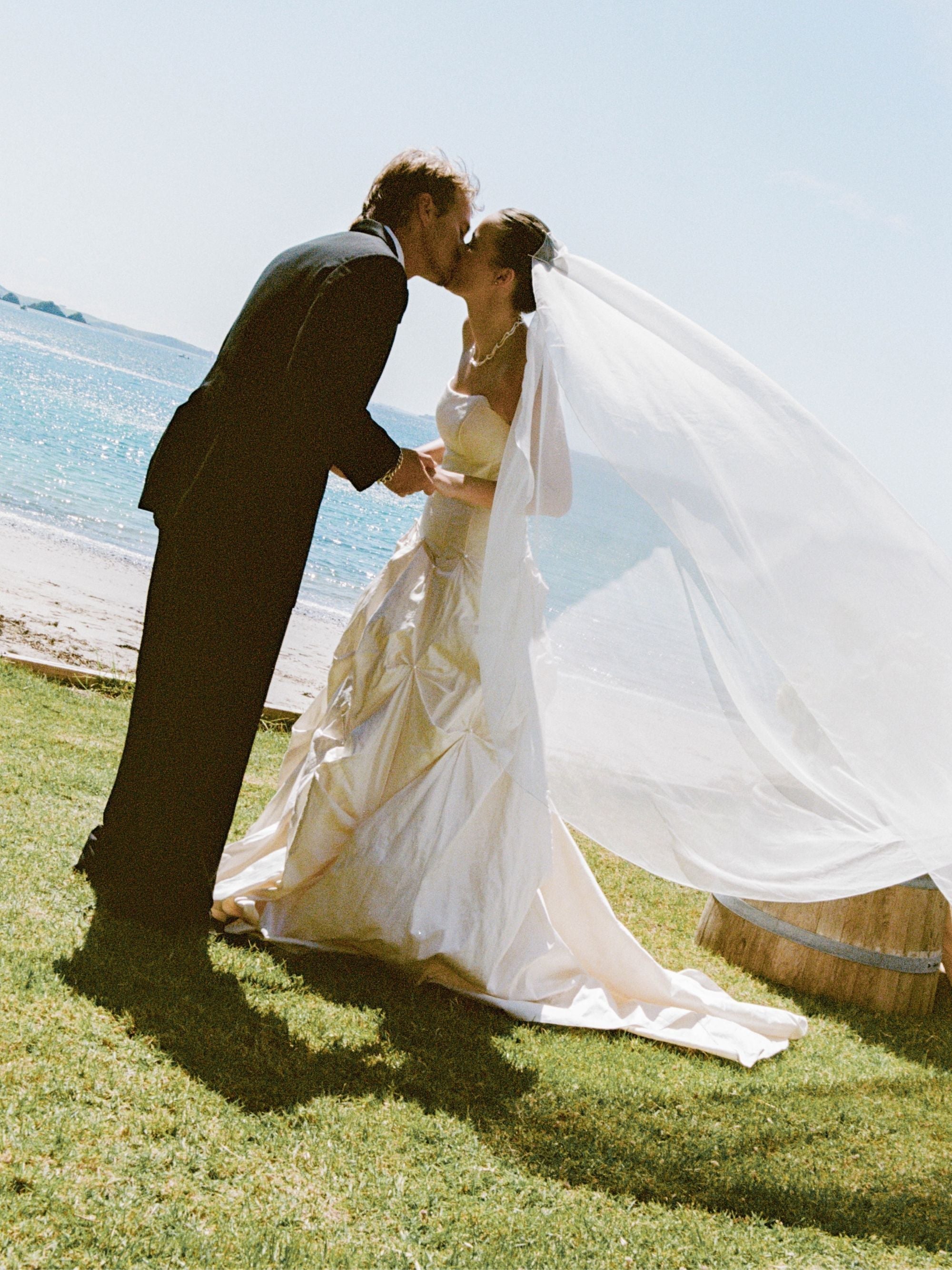 ART GARMENTS BRIDE - Sophie Herd
