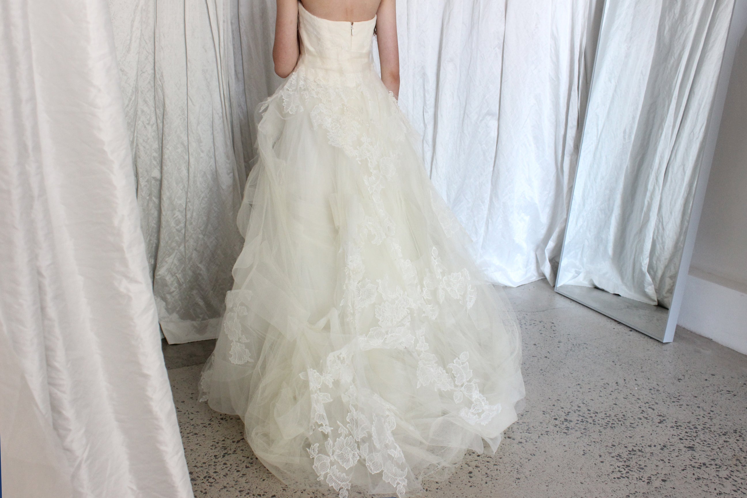 2009 Vera Wang 'Helena' Chantilly Lace & Tulle 'Distressed' Wedding Gown