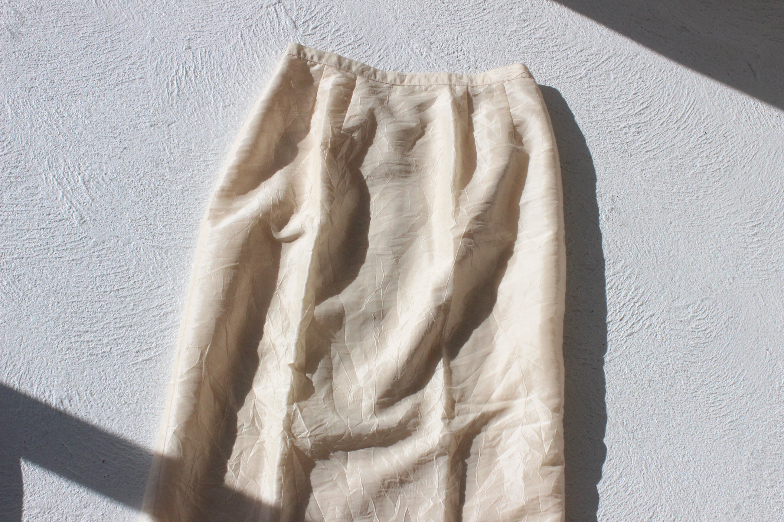 90s Cream Crinkle Taffeta Column Skirt