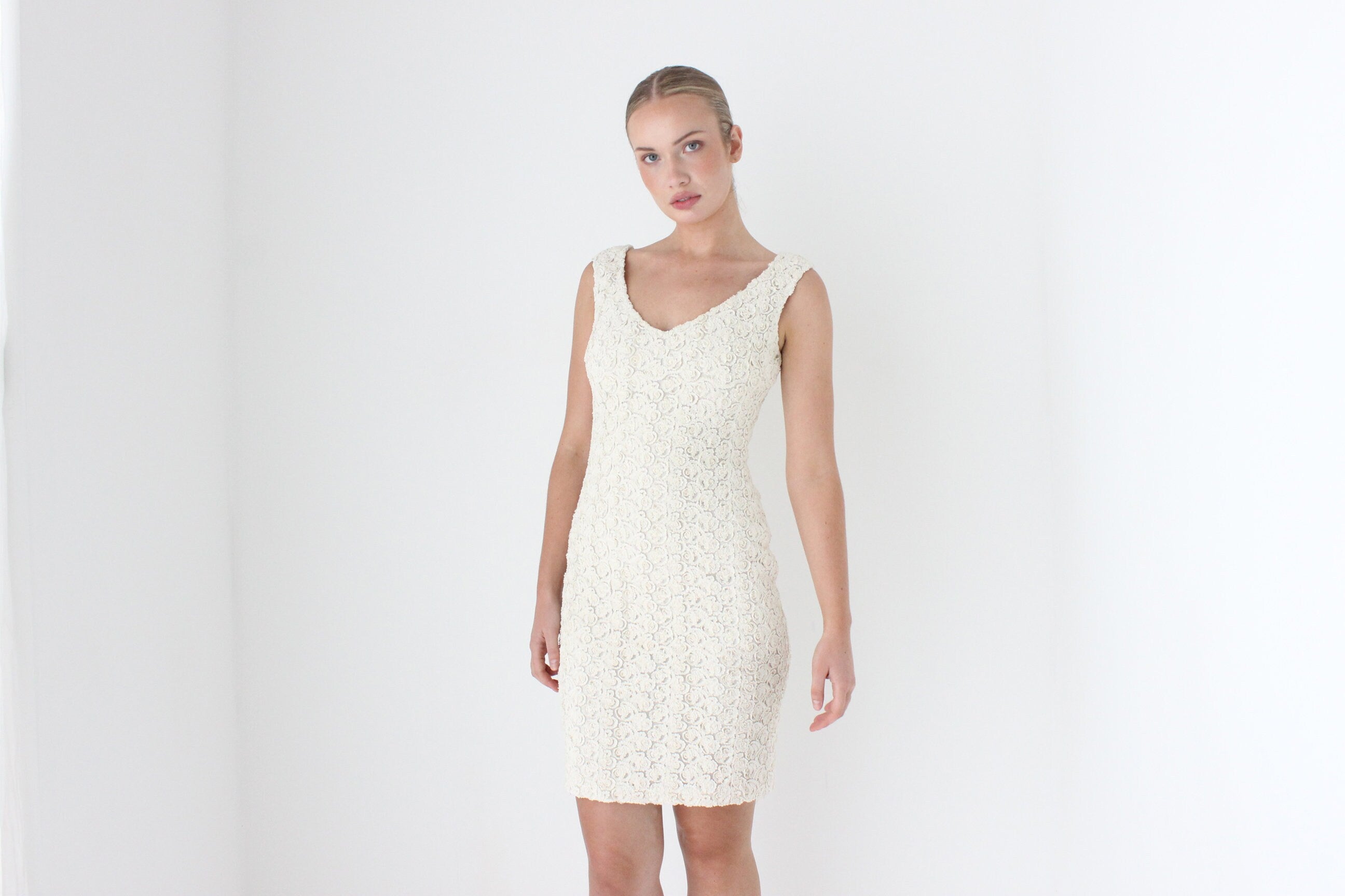 2000s Badgley Mischka Fitted Ivory Lace Cocktail Dress