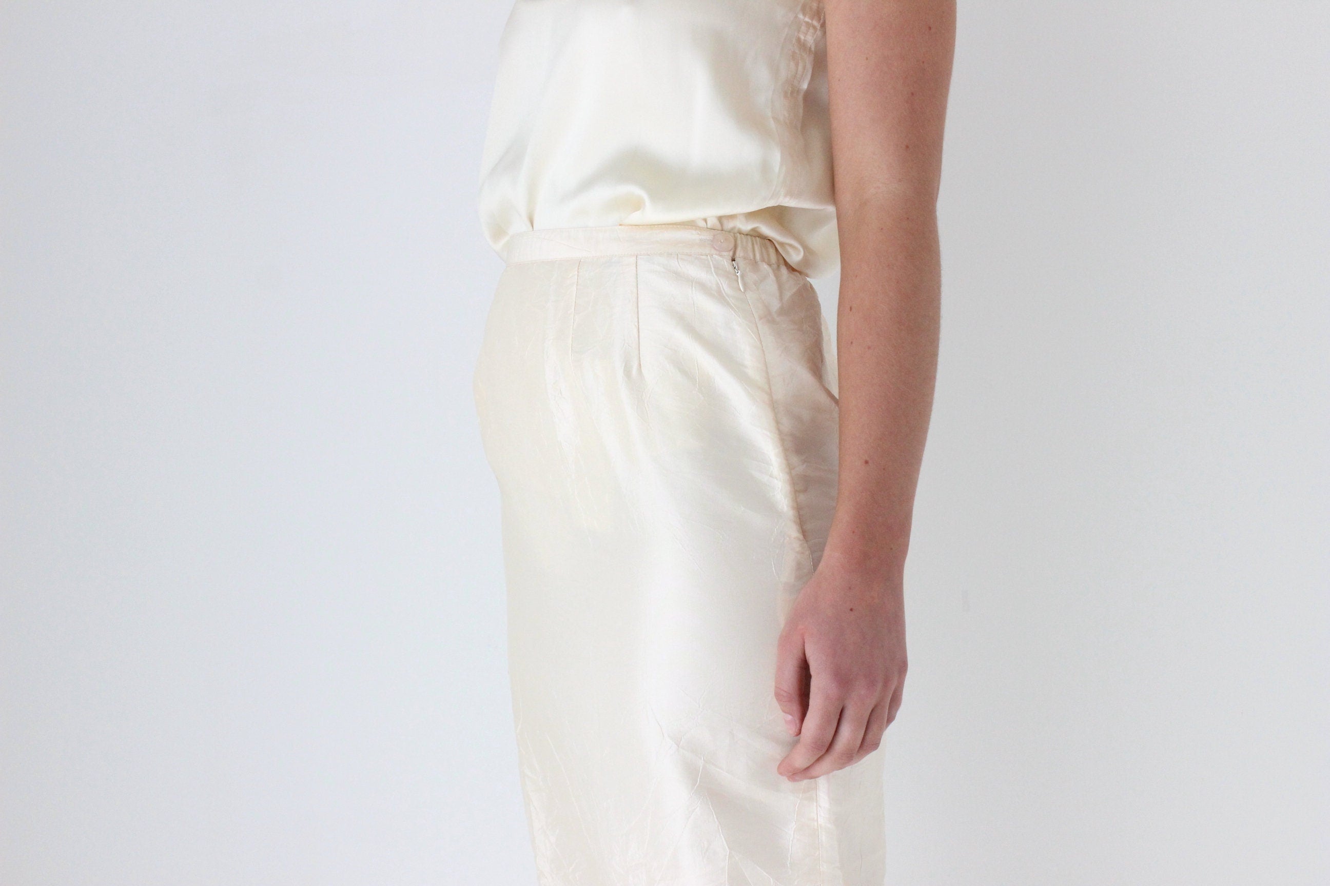 90s Cream Crinkle Taffeta Column Skirt