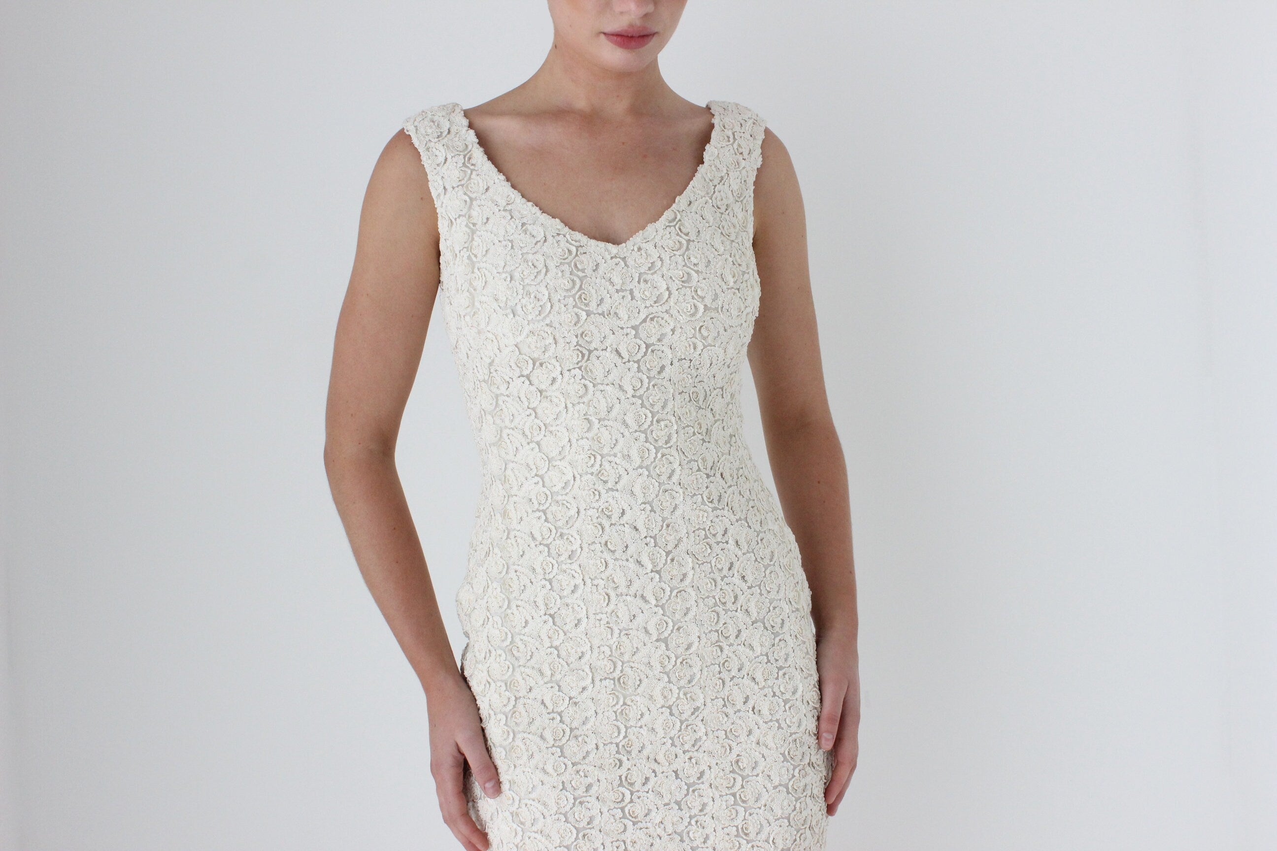 2000s Badgley Mischka Fitted Ivory Lace Cocktail Dress
