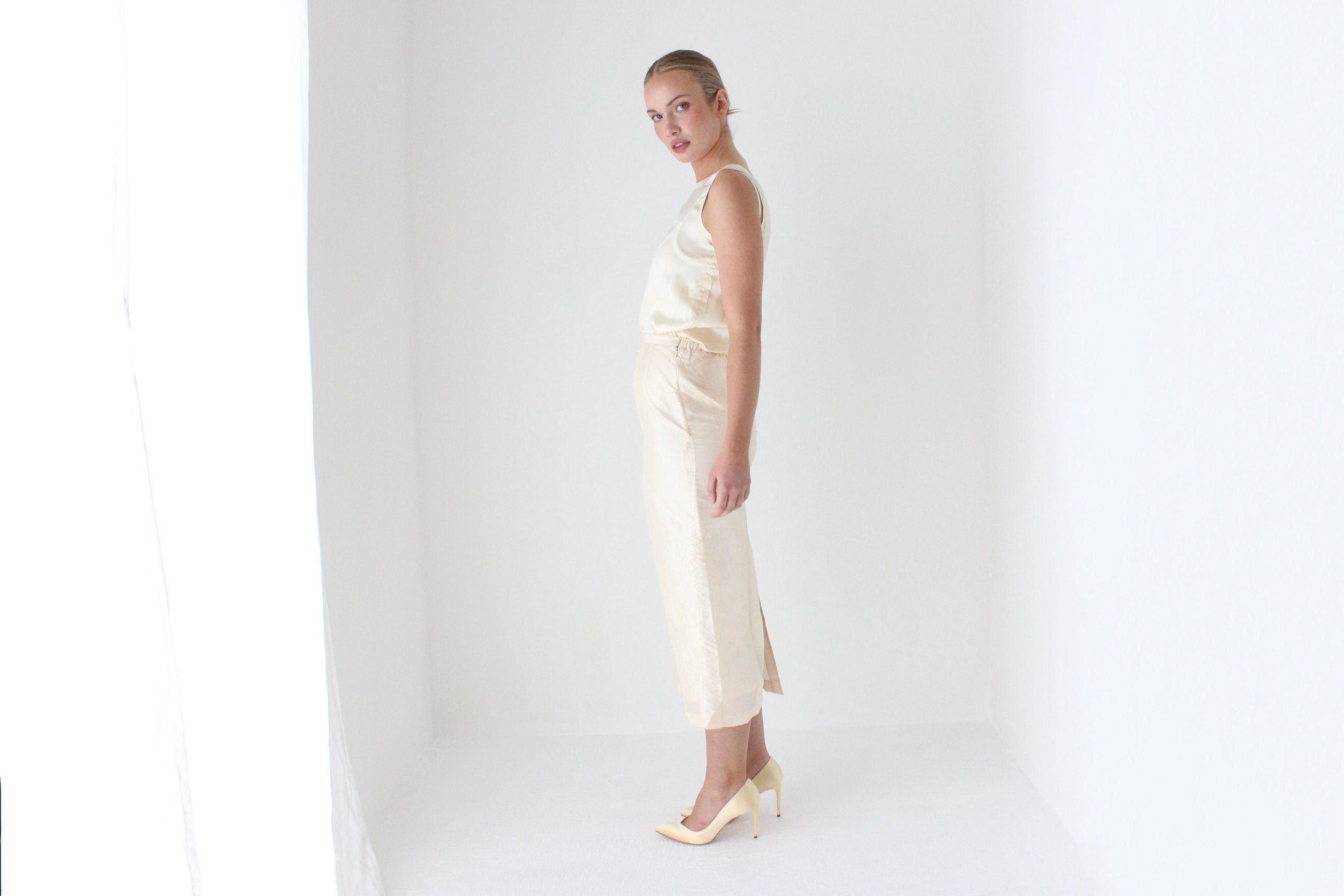 90s Cream Crinkle Taffeta Column Skirt