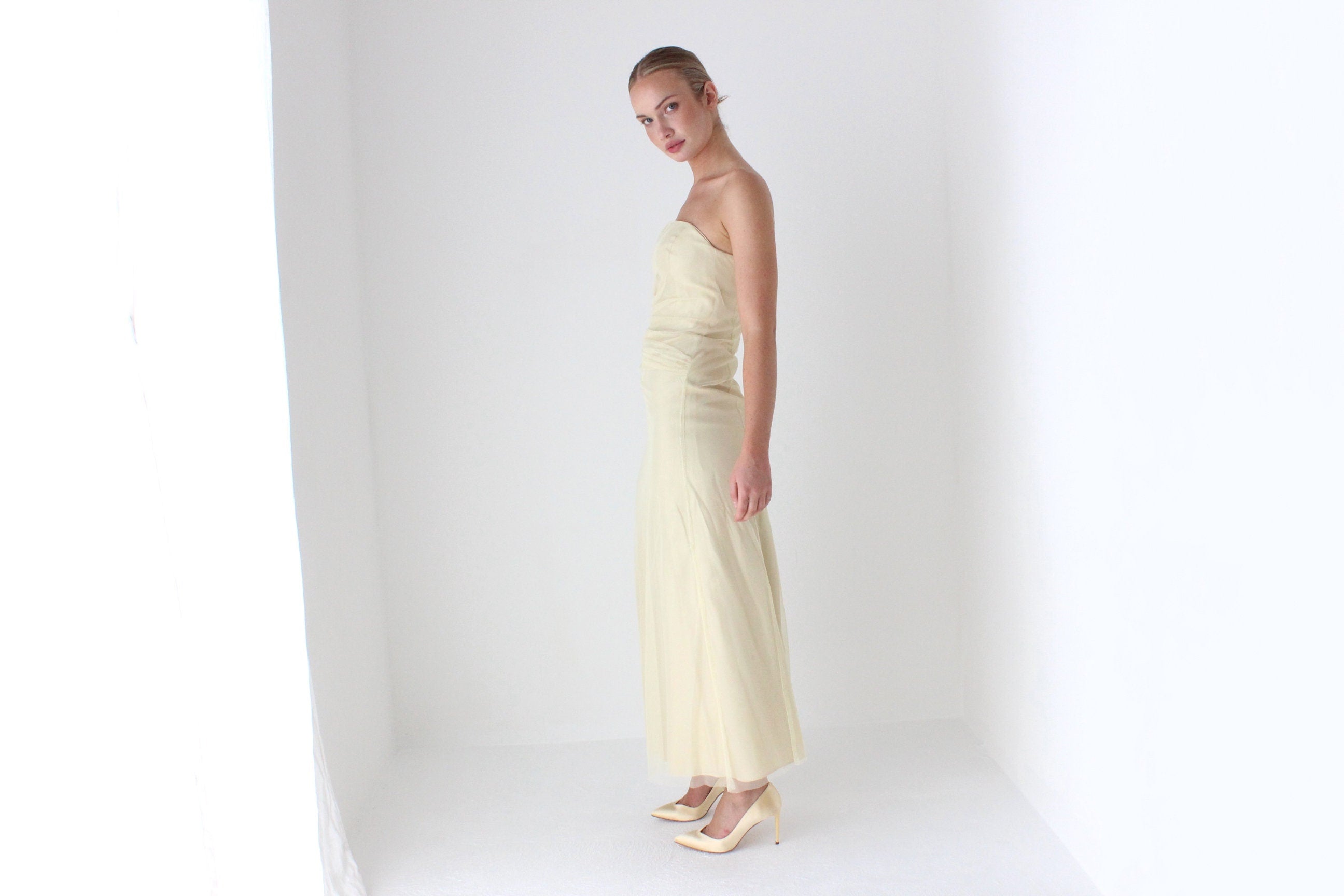 1990s VERA WANG Strapless Gathered Tulle Wedding Gown
