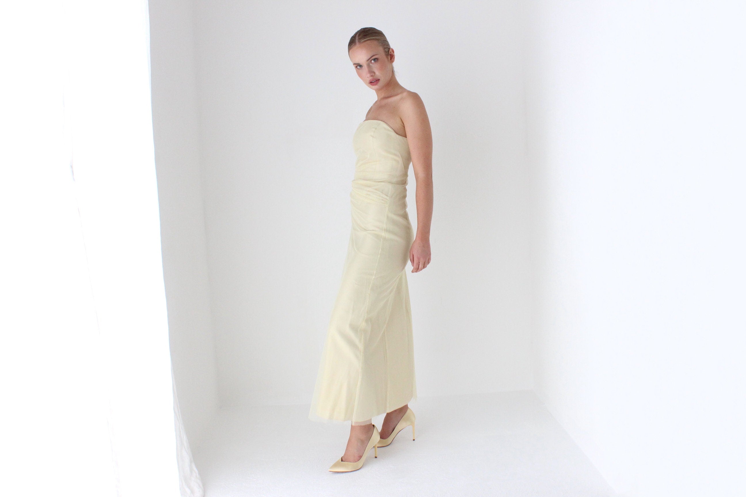 1990s VERA WANG Strapless Gathered Tulle Wedding Gown