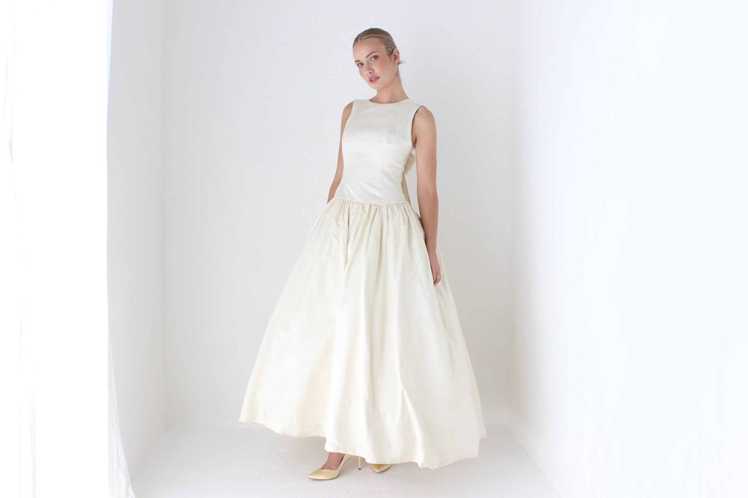 1990s Vintage Amsale Bridal Couture Cream Satin Wedding Gown w/ 3D Rosette Flowers