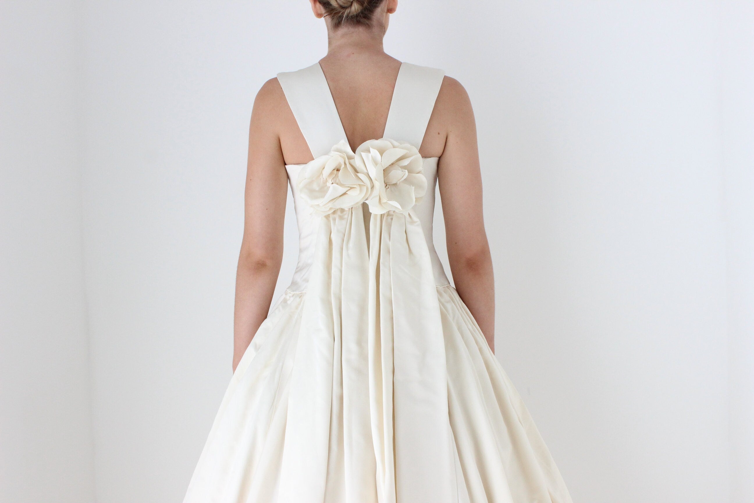 1990s Vintage Amsale Bridal Couture Cream Satin Wedding Gown w/ 3D Rosette Flowers