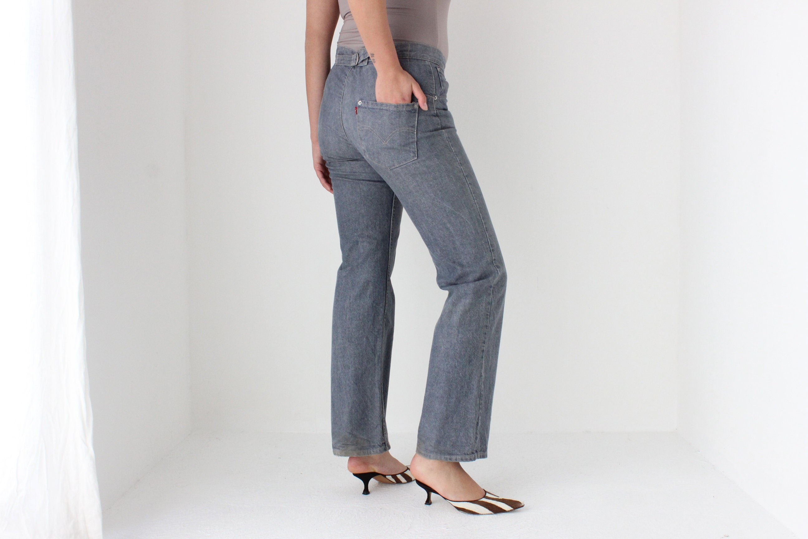 Y2K Unisex LEVIS Back Buckle Jeans