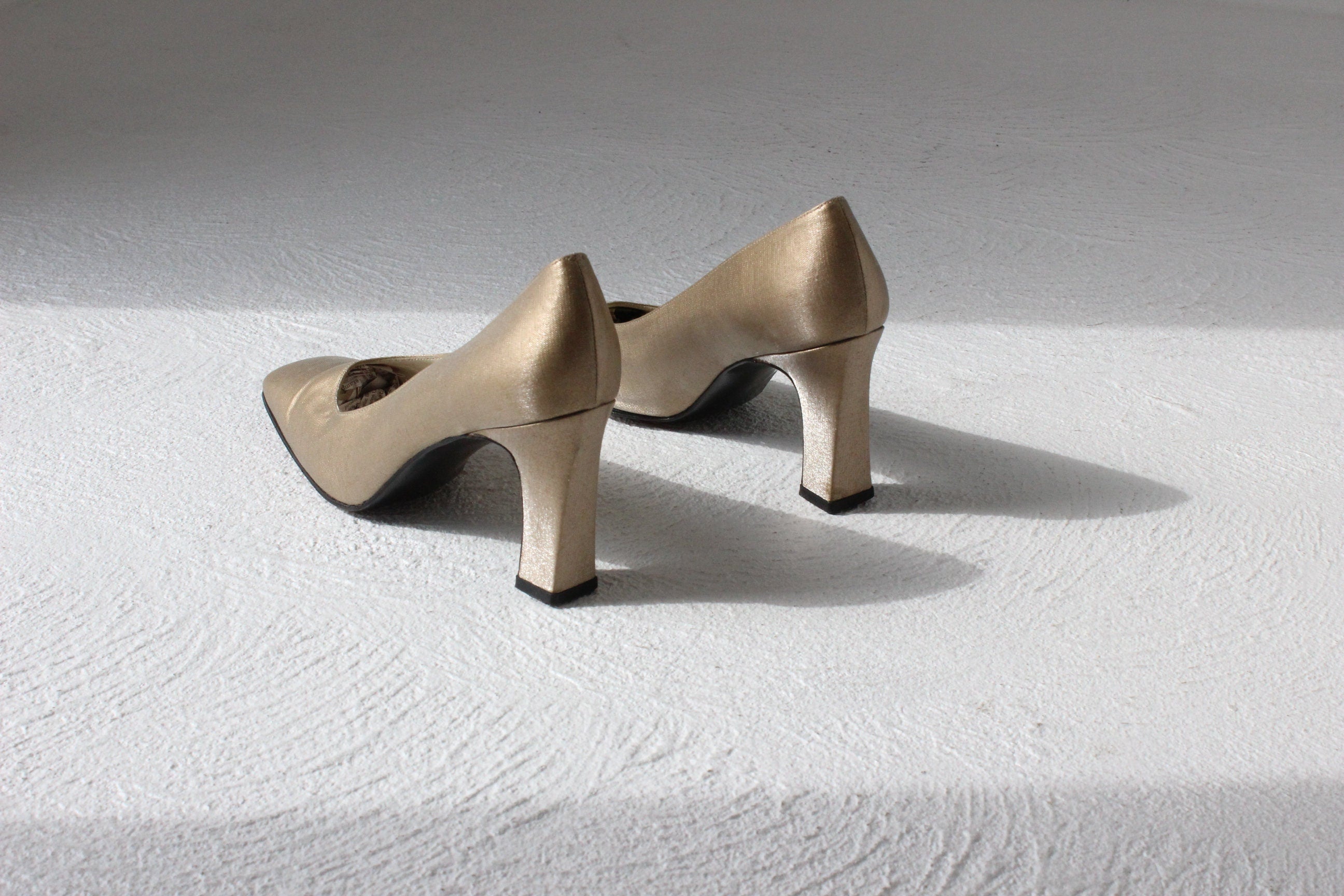 90s Stuart Weitzman Gold Fabric & Leather Pumps ~ Euro 37