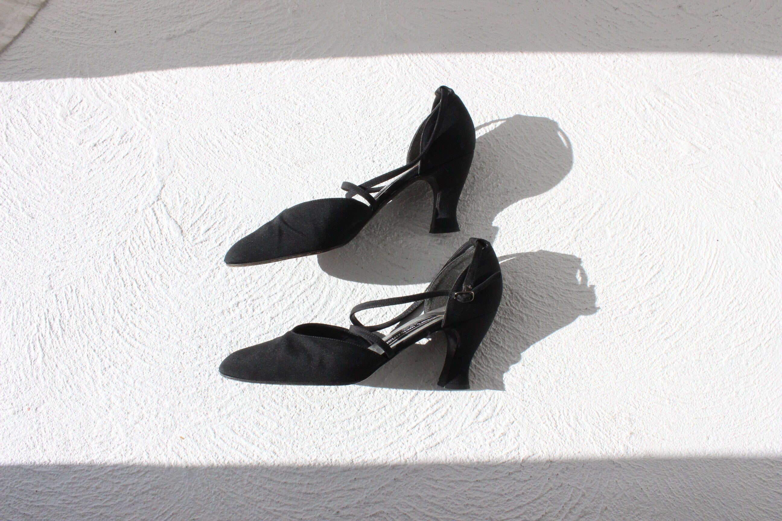 90s Stuart Weitzman Black Fabric D'Orsay Courtier Heels ~ Euro 37