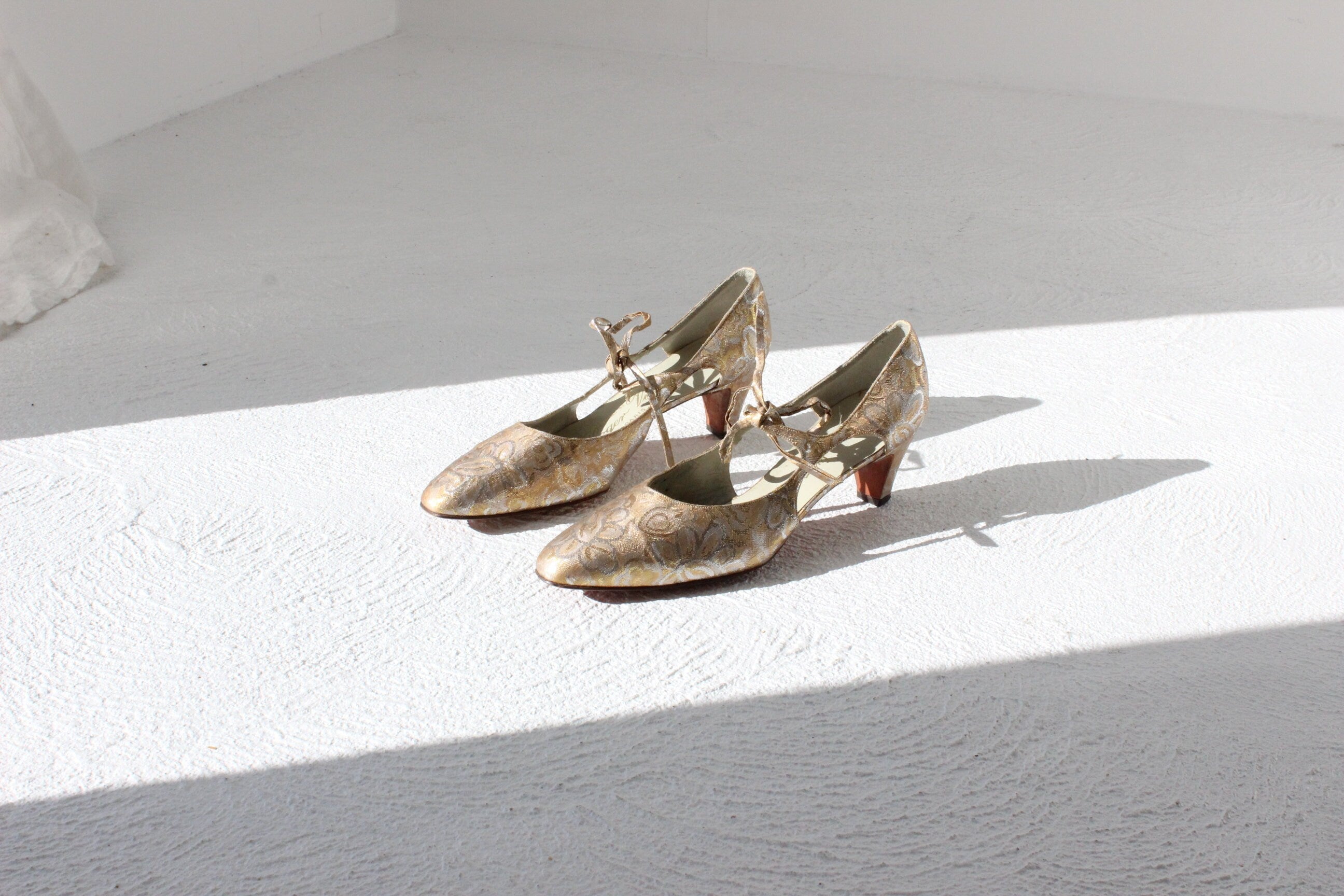 60s Roger Vivier for Saks Fifth Ave Gold Brocade Cinderella Shoes ~ Euro 37