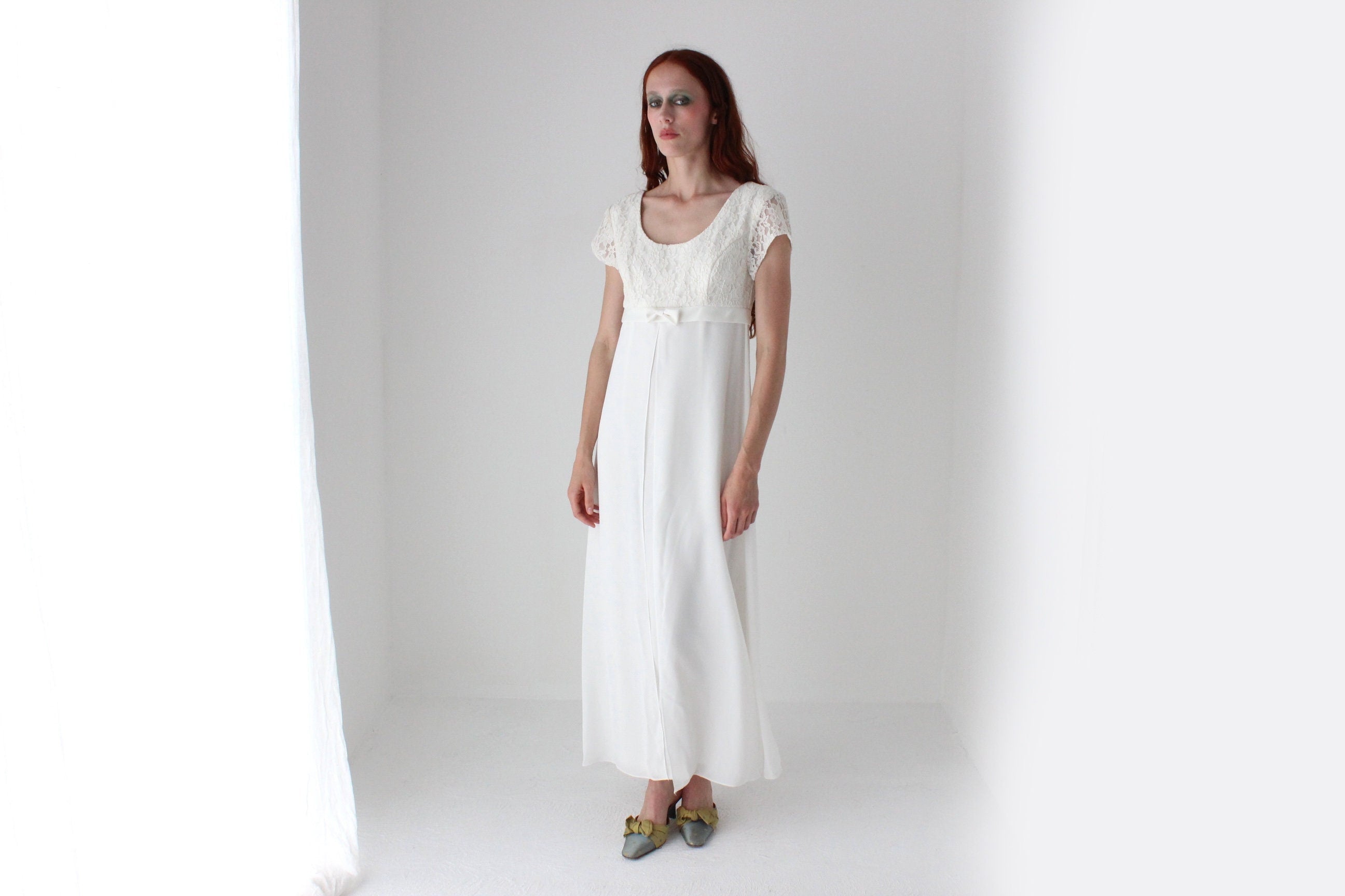 1990s does Victorian Scoop Neck Lace Empire Waist Dress
