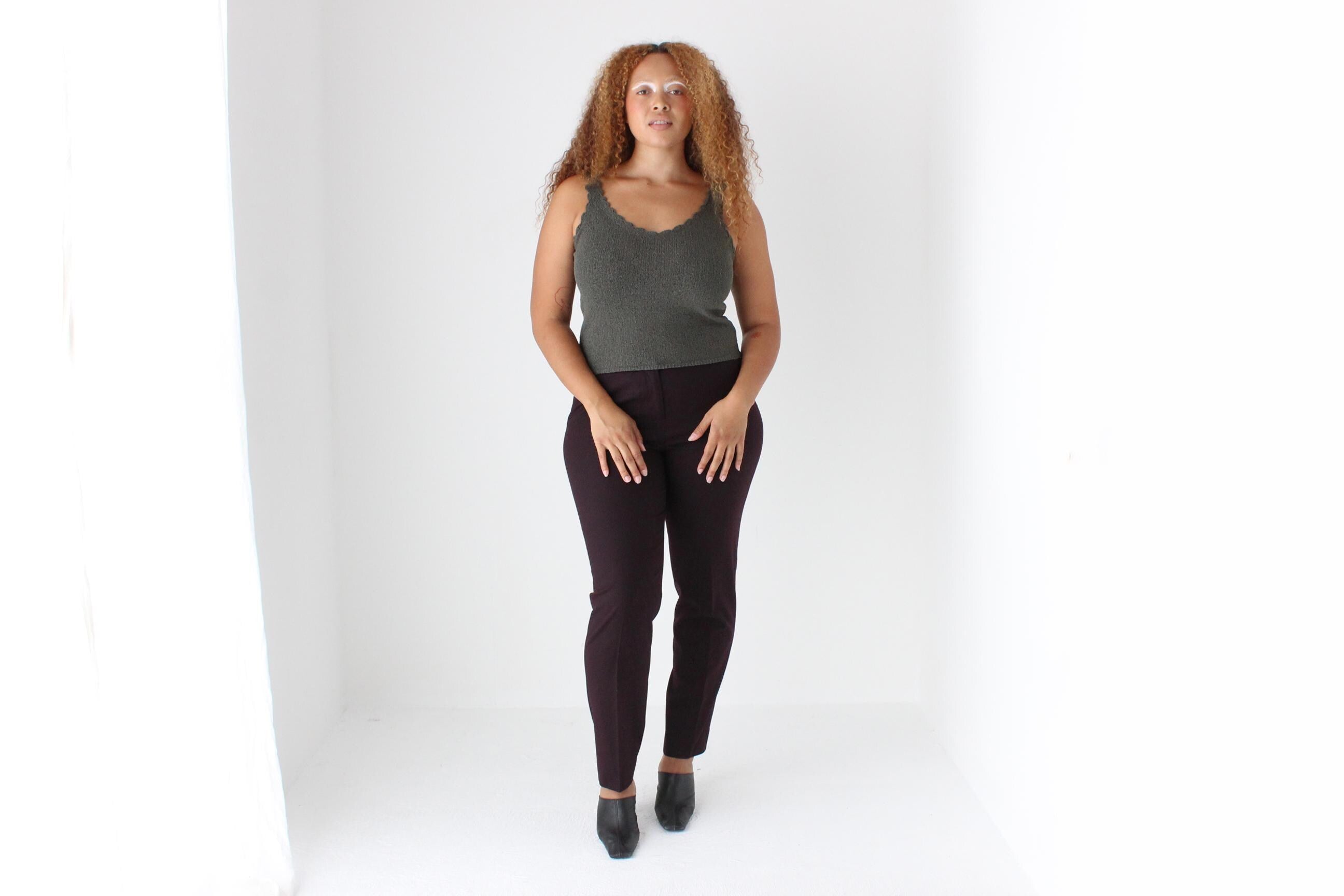 Minimal 90s Knit Scoop Neck Fitted Tank