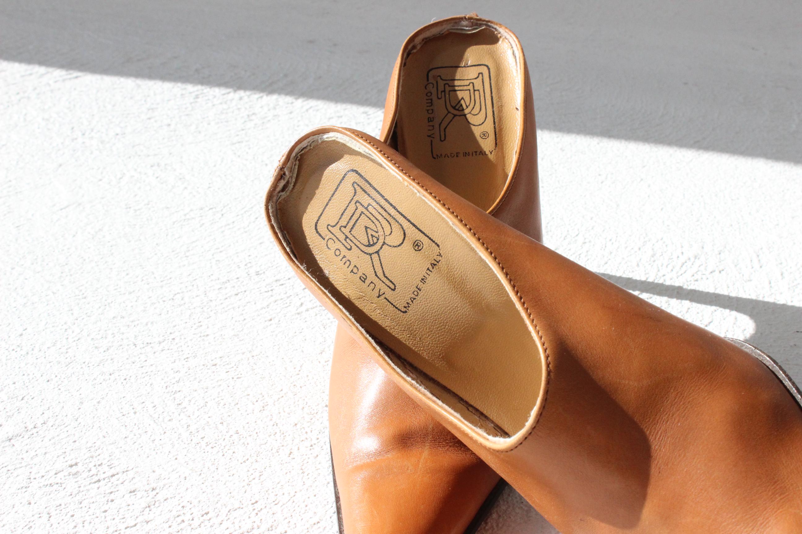 90s Italian Vintage Caramel Leather Pointed Toe Mules ~ Euro 38