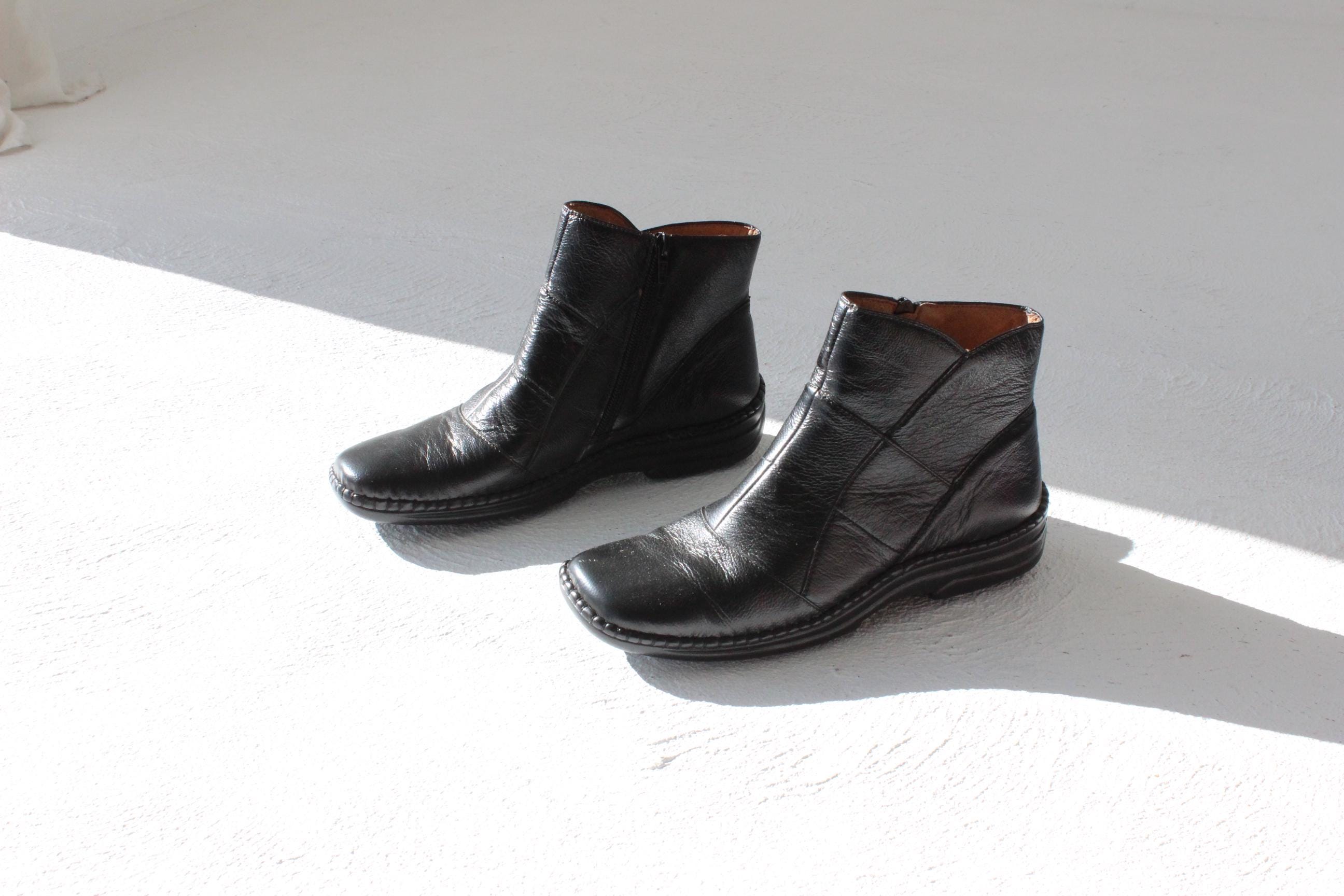 90s Leather Square Toe Chunky Flat Ankle Boots ~ Euro 39