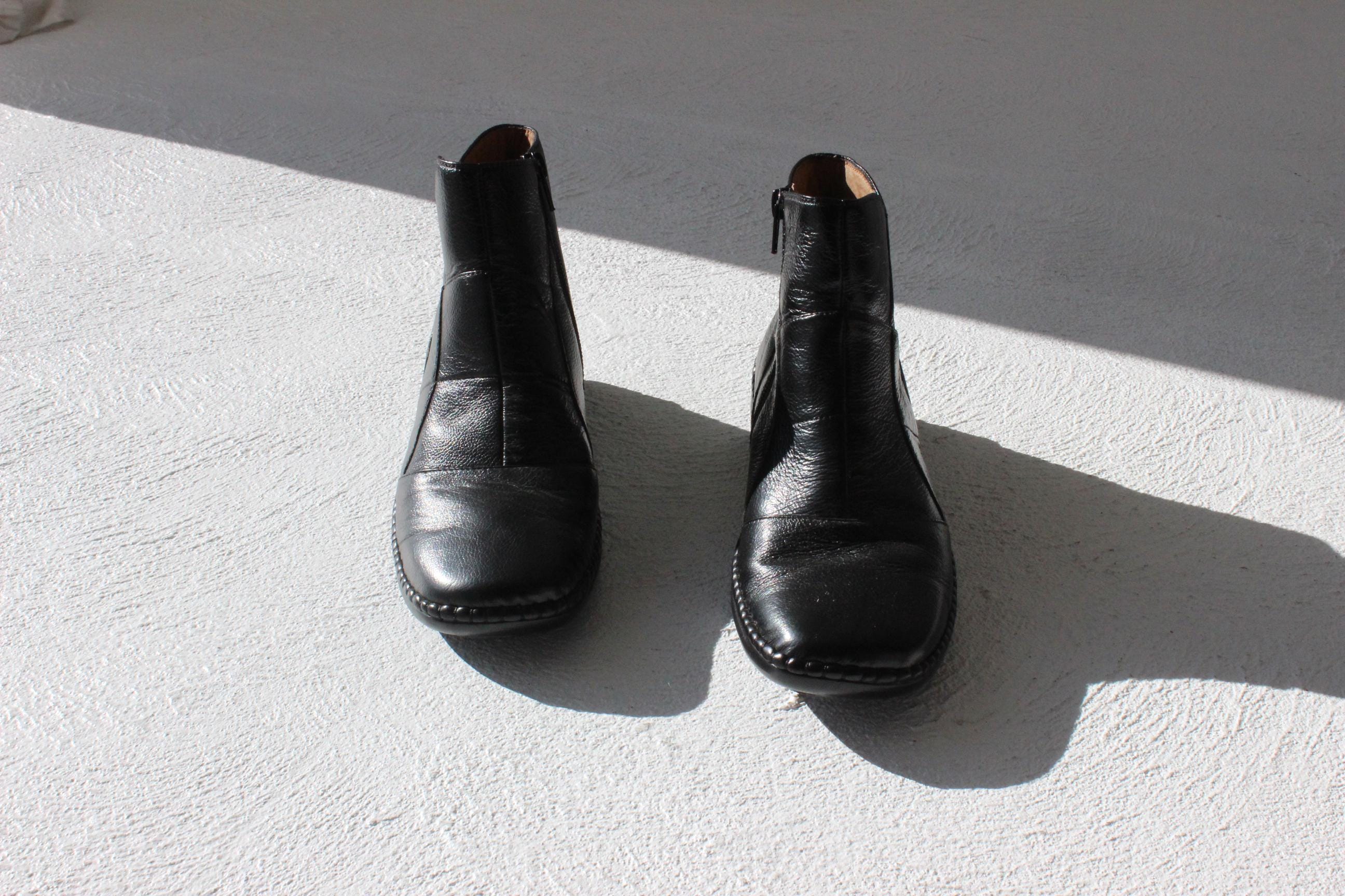 90s Leather Square Toe Chunky Flat Ankle Boots ~ Euro 39