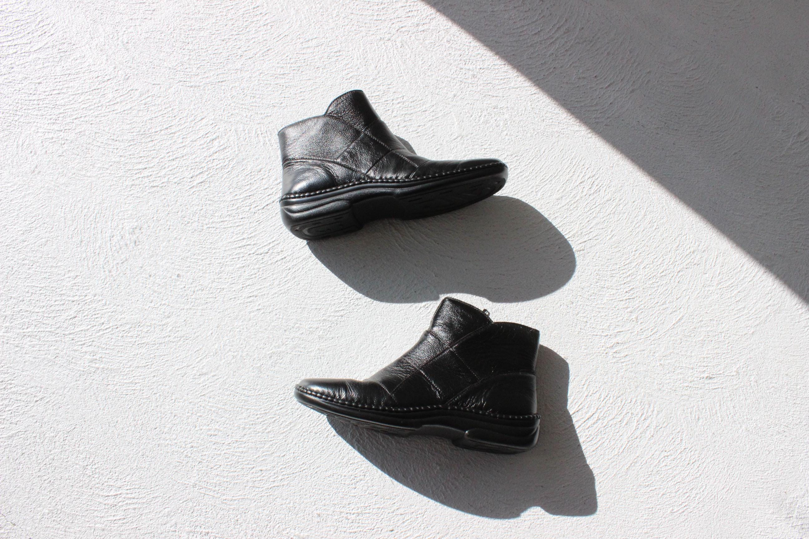90s Leather Square Toe Chunky Flat Ankle Boots ~ Euro 39