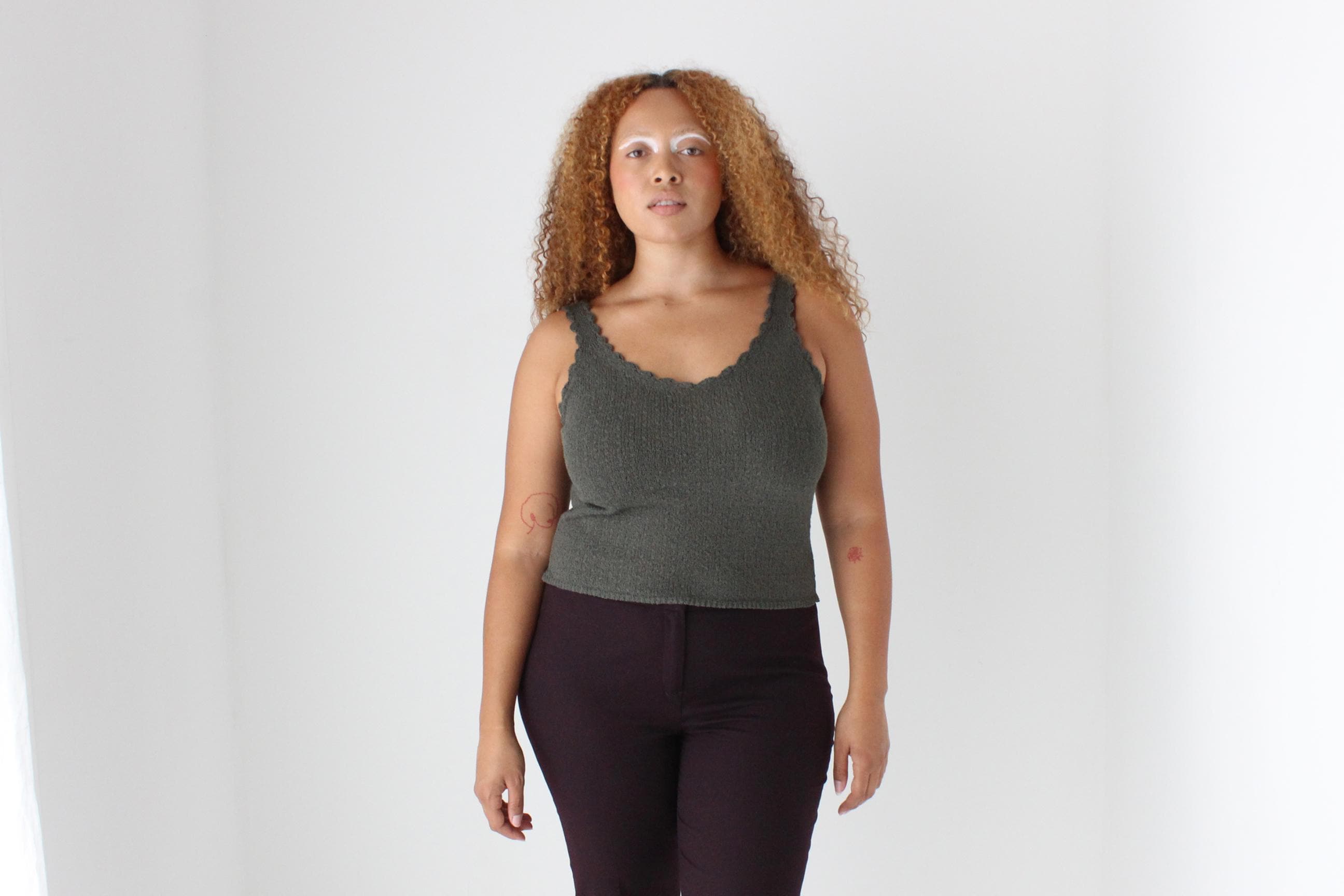 Minimal 90s Knit Scoop Neck Fitted Tank