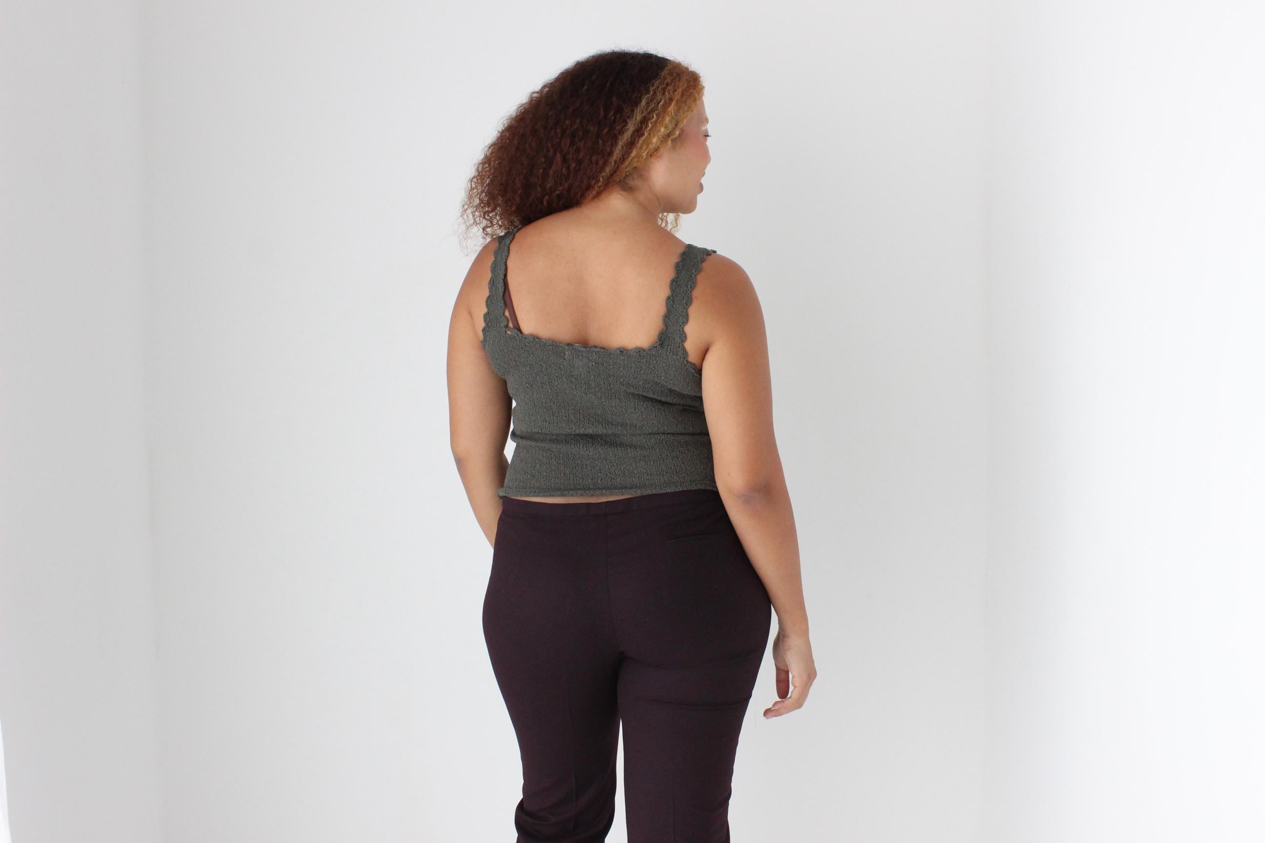 Minimal 90s Knit Scoop Neck Fitted Tank