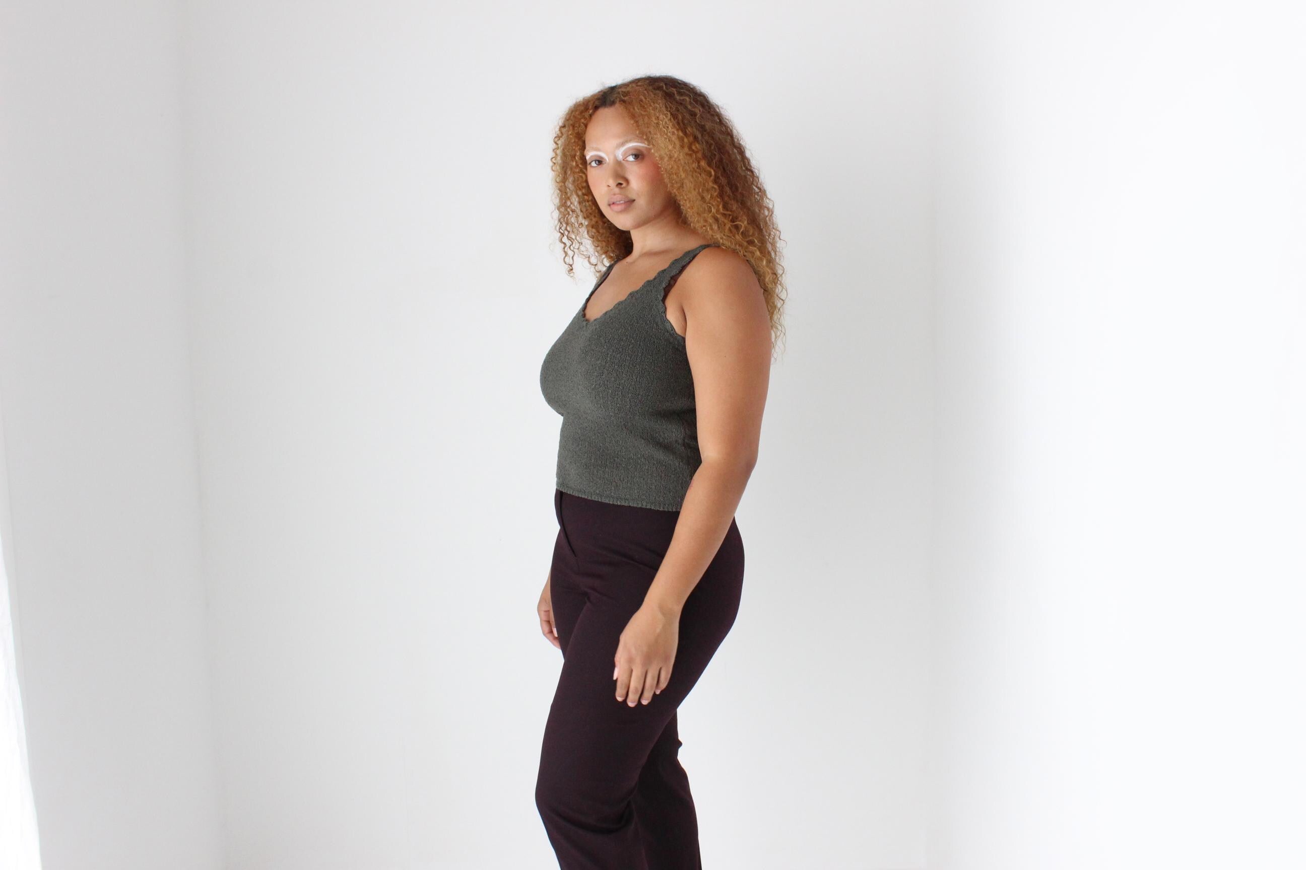 Minimal 90s Knit Scoop Neck Fitted Tank
