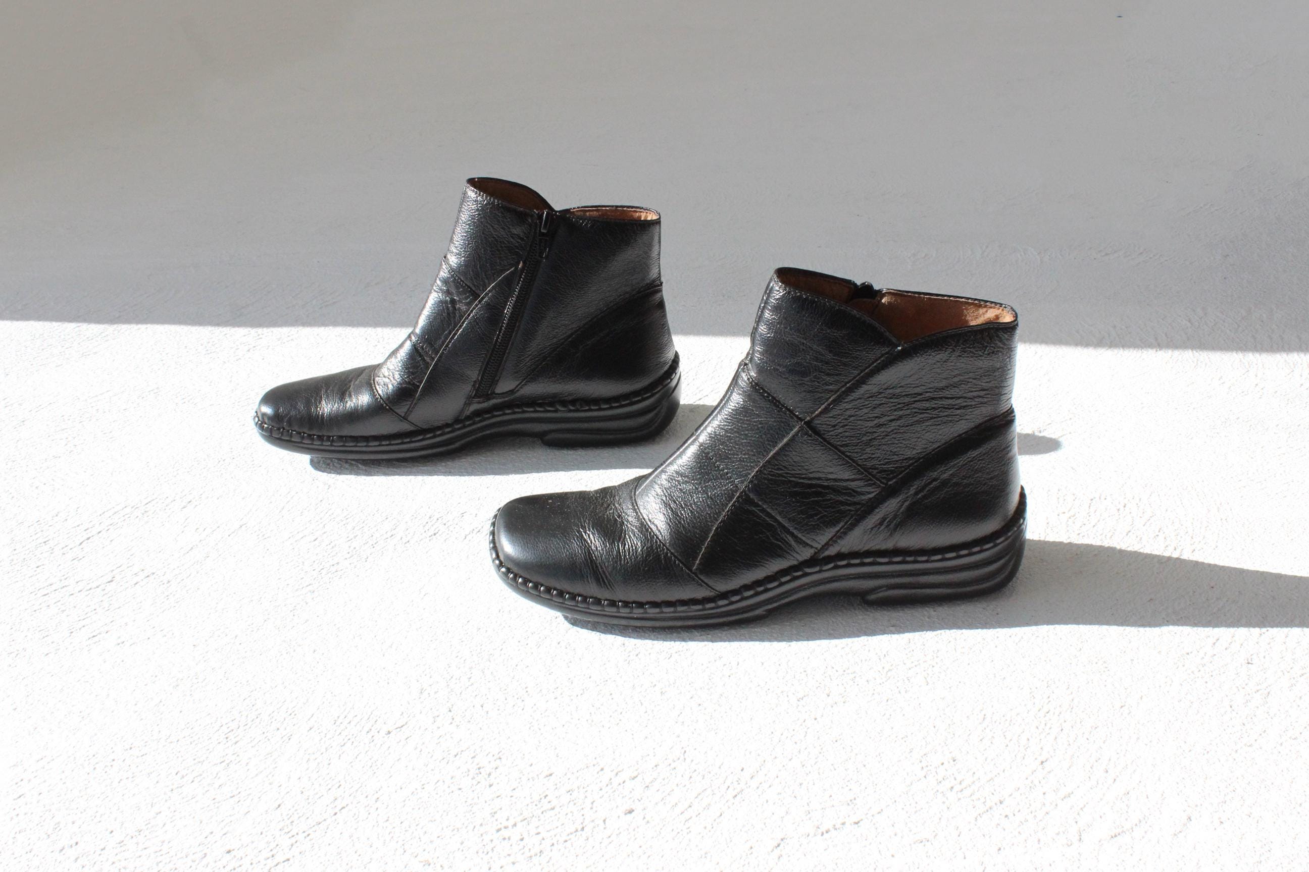 90s Leather Square Toe Chunky Flat Ankle Boots ~ Euro 39