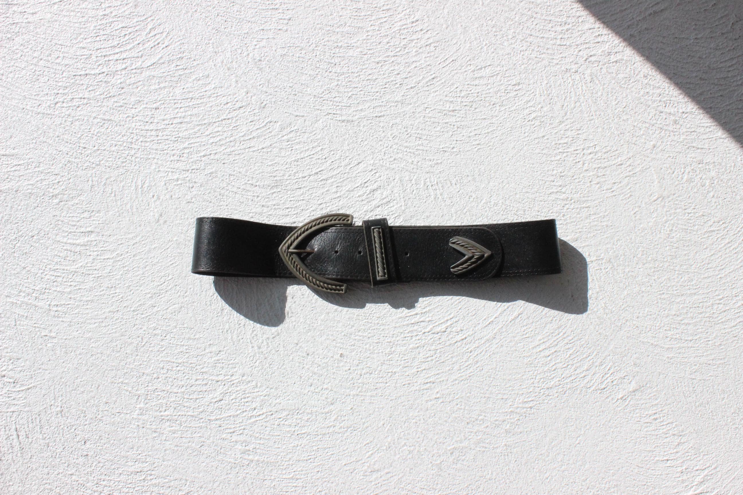 Vintage 80s Leather Ornate Silver Renaissance Buckle Belt
