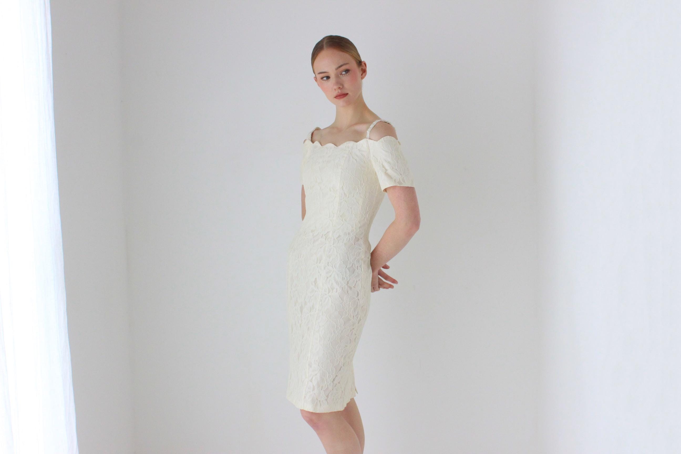 1980s Scalloped Lace Fitted Off Shoulder Bridal Mini