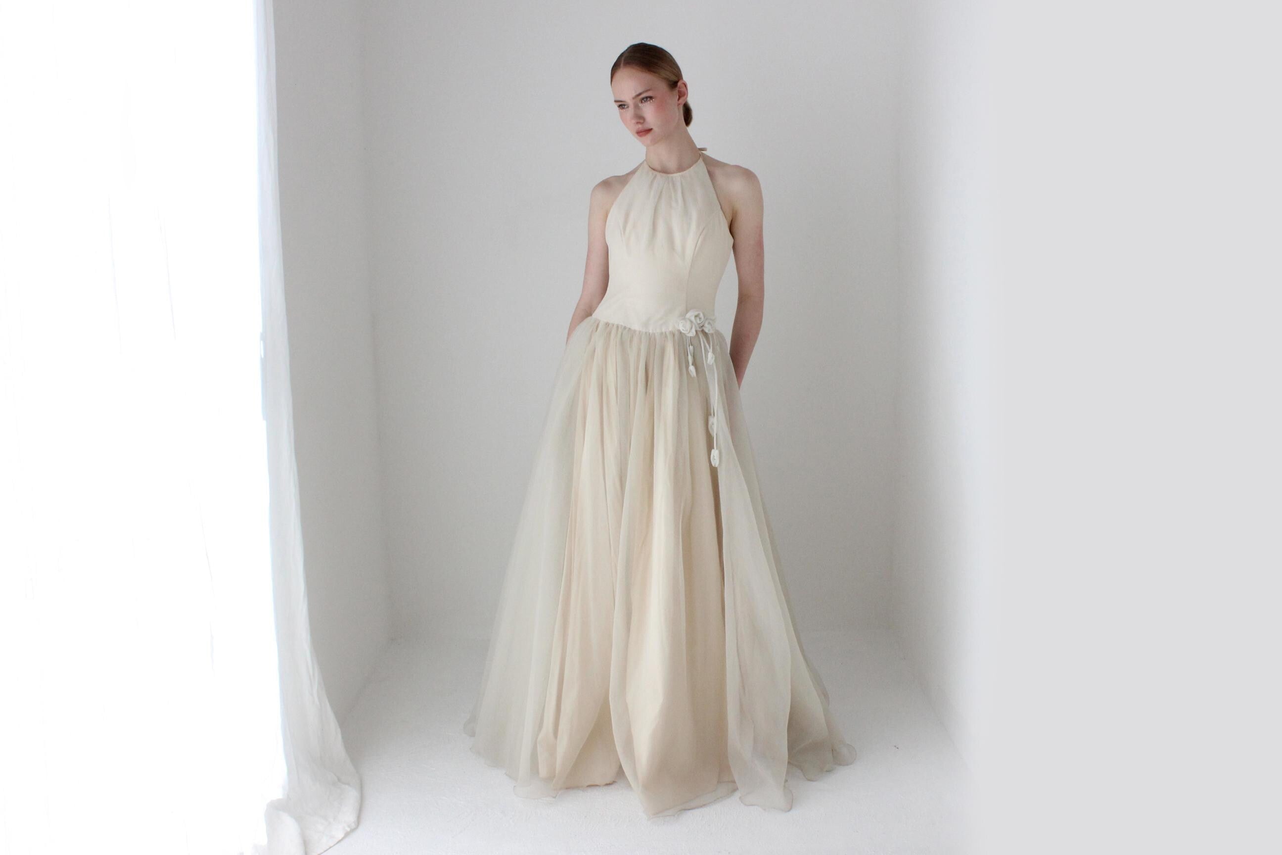 2004 Showroom Sample Crepe Chiffon Halter Neck Wedding Gown