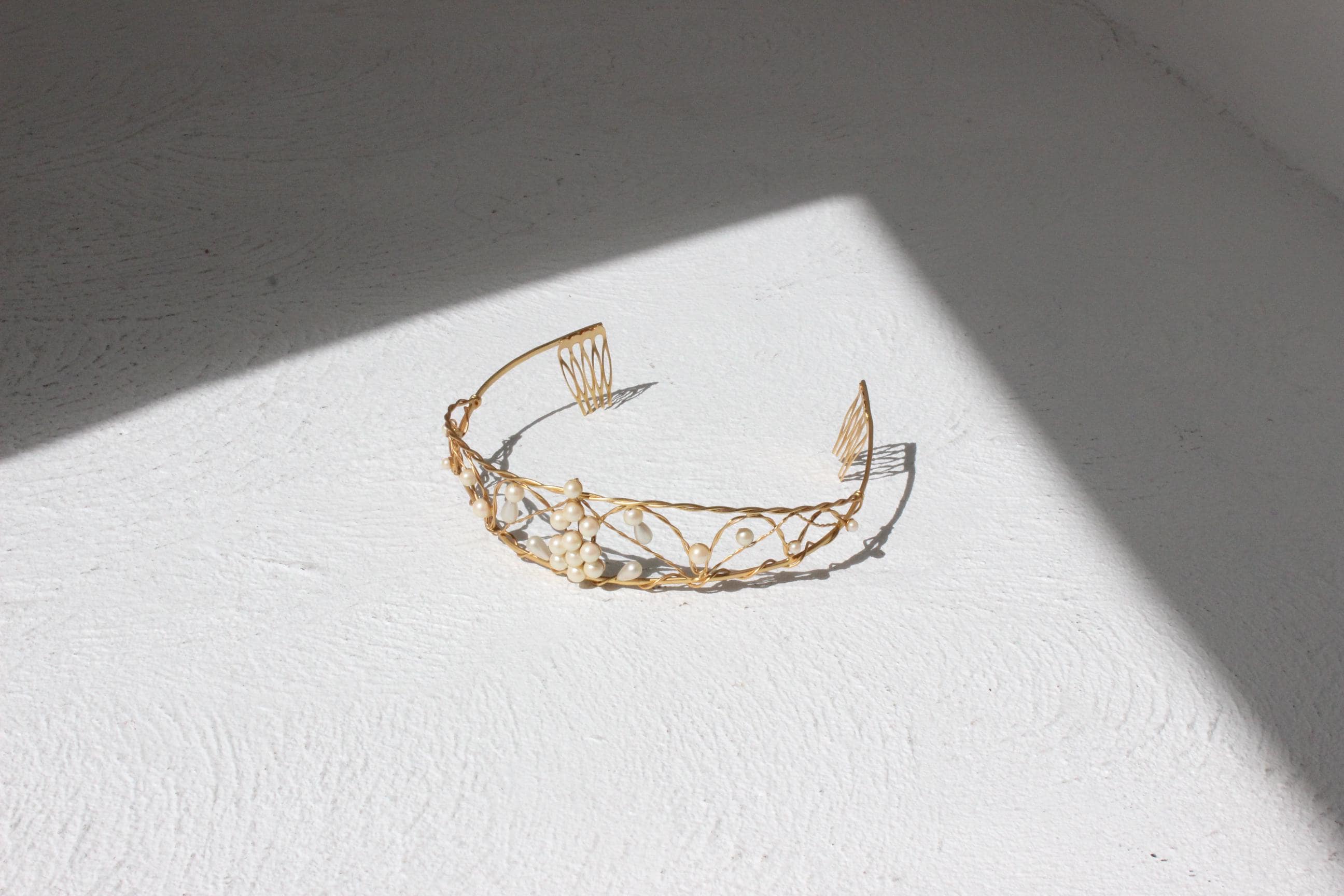 Singular Vintage 90s Matte Gold & Renaissance Pearl Bridal Tiara