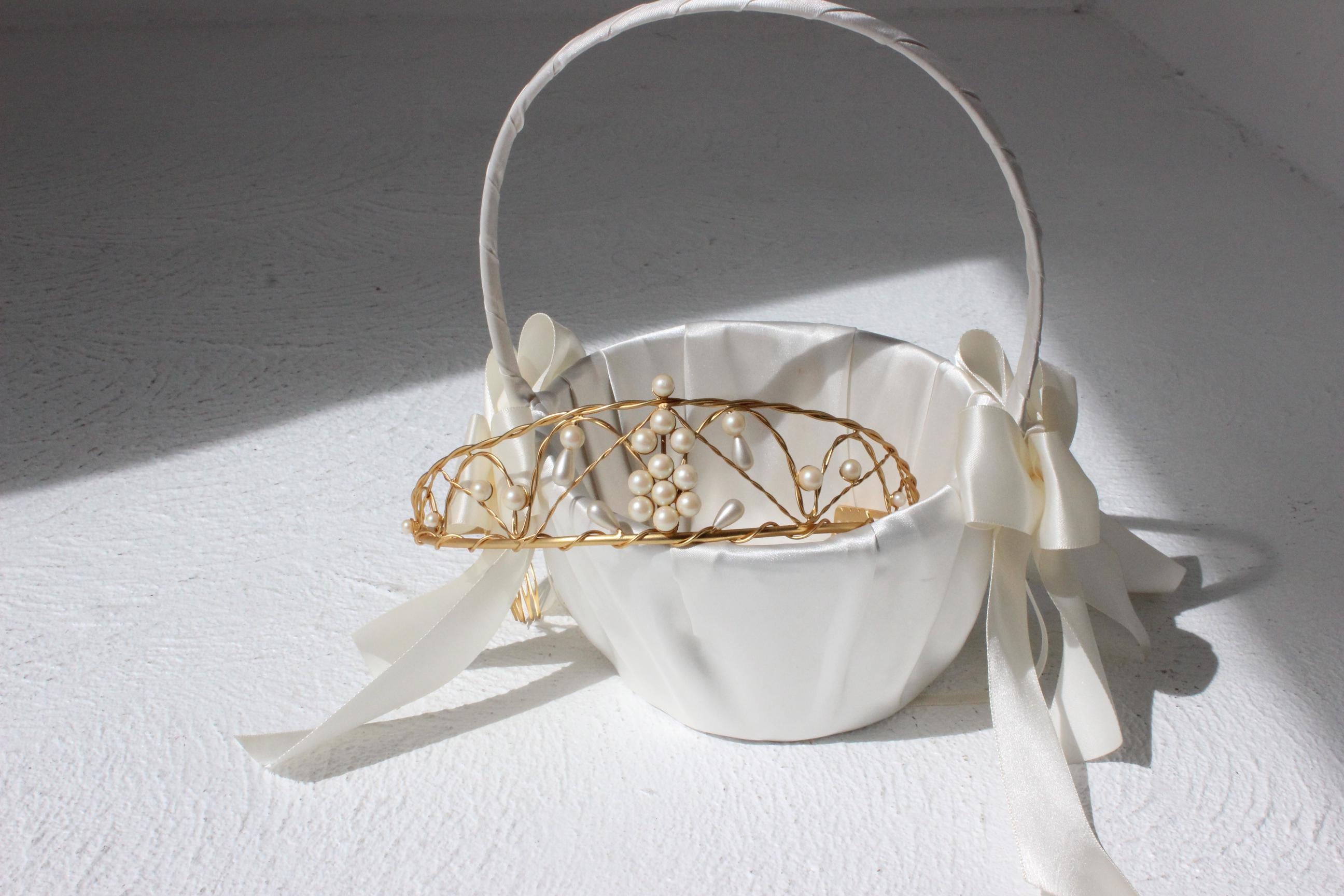 Singular Vintage 90s Matte Gold & Renaissance Pearl Bridal Tiara