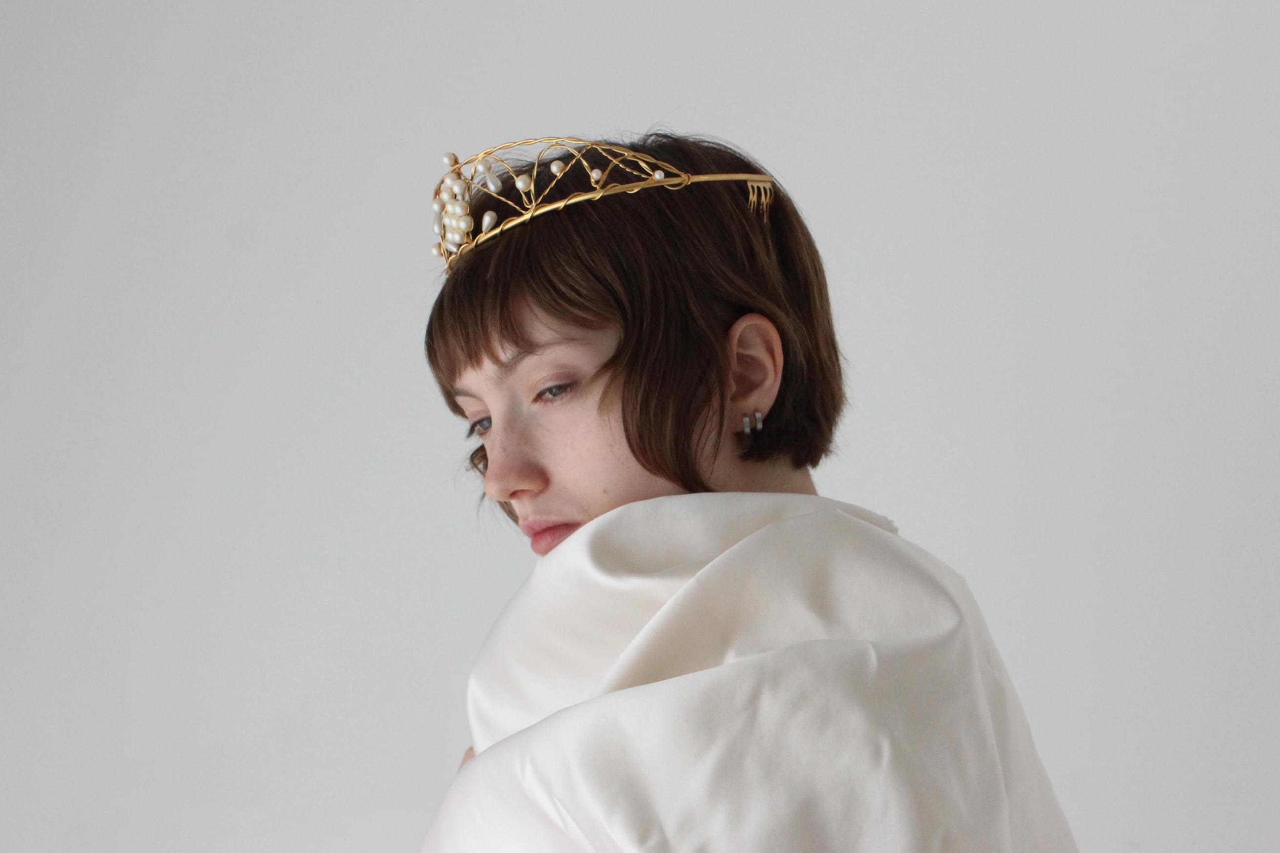 Singular Vintage 90s Matte Gold & Renaissance Pearl Bridal Tiara
