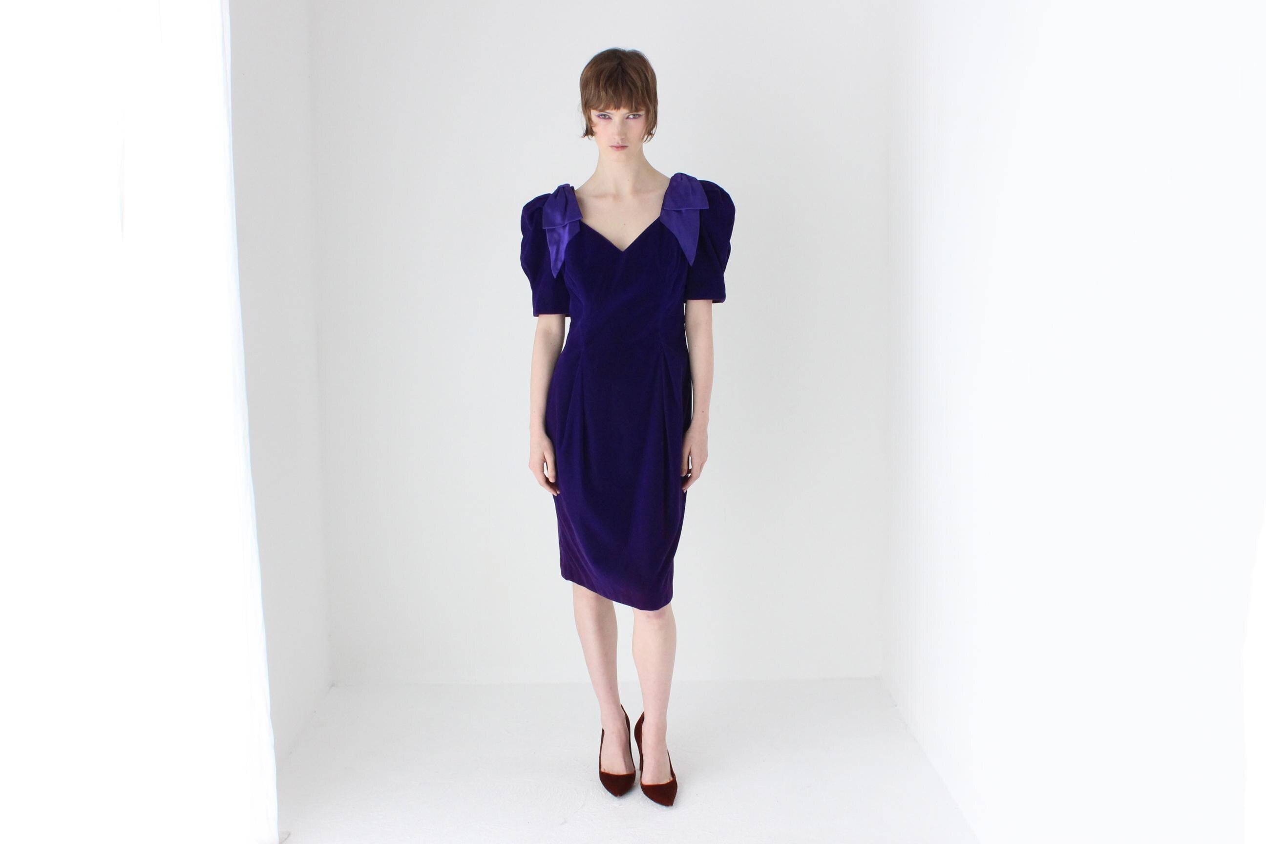 Divine 80s Velvet Fitted Hourglass Puff Sleeve Cocktail Dress