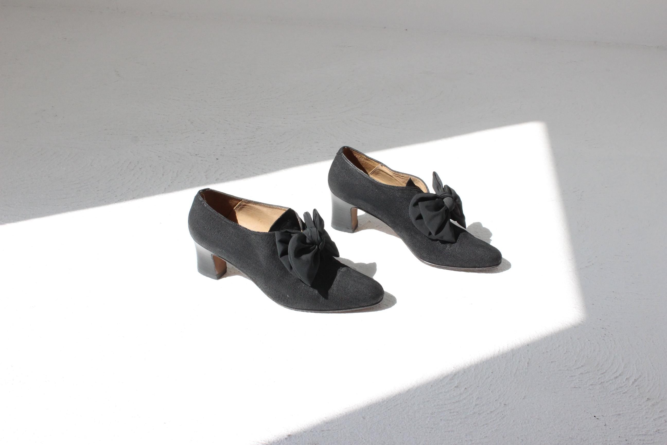 Spanish Vintage 80s Paco Herrero Victorian Style Shoes with Bow and Mid Heel - Euro 36