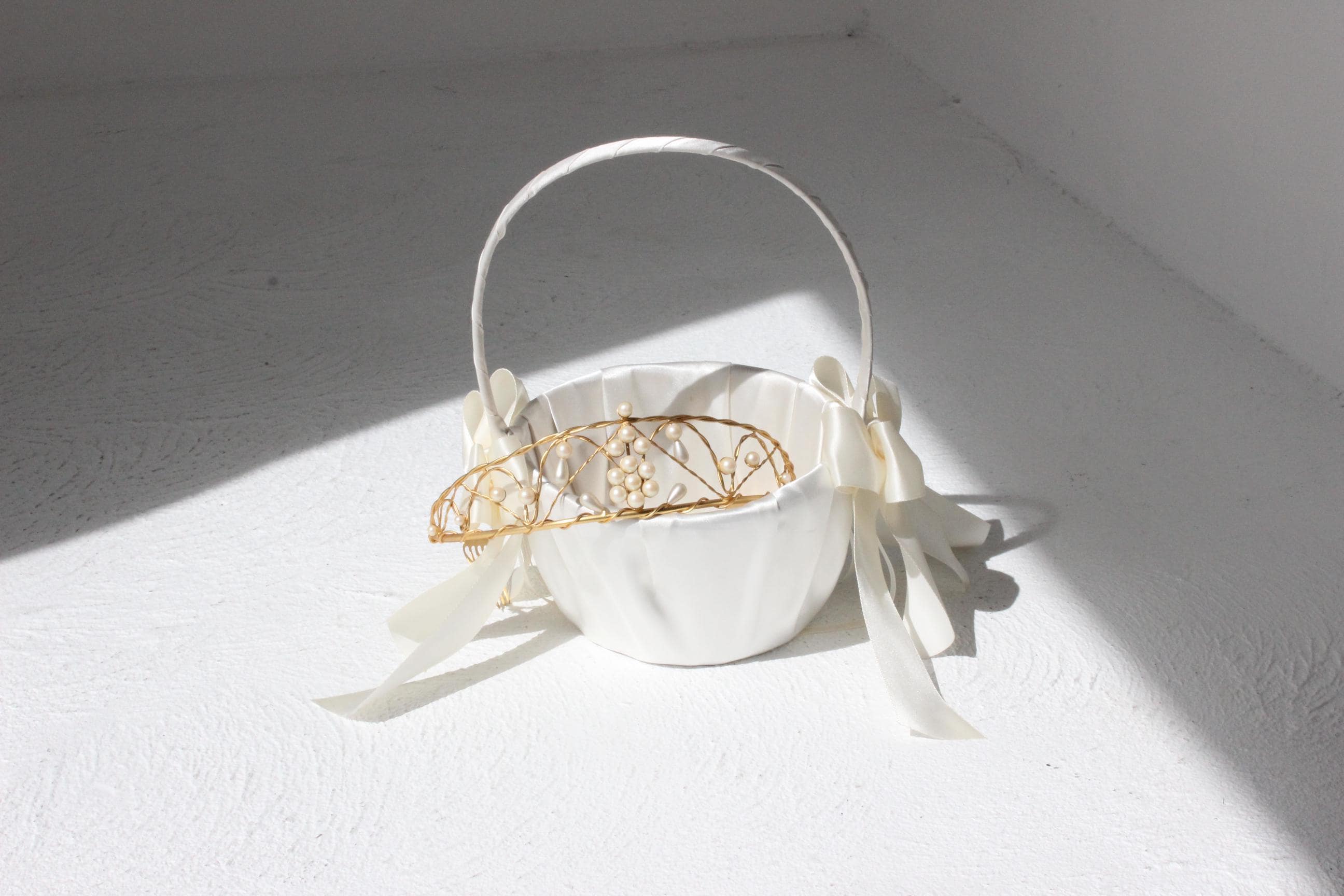 Singular Vintage 90s Matte Gold & Renaissance Pearl Bridal Tiara
