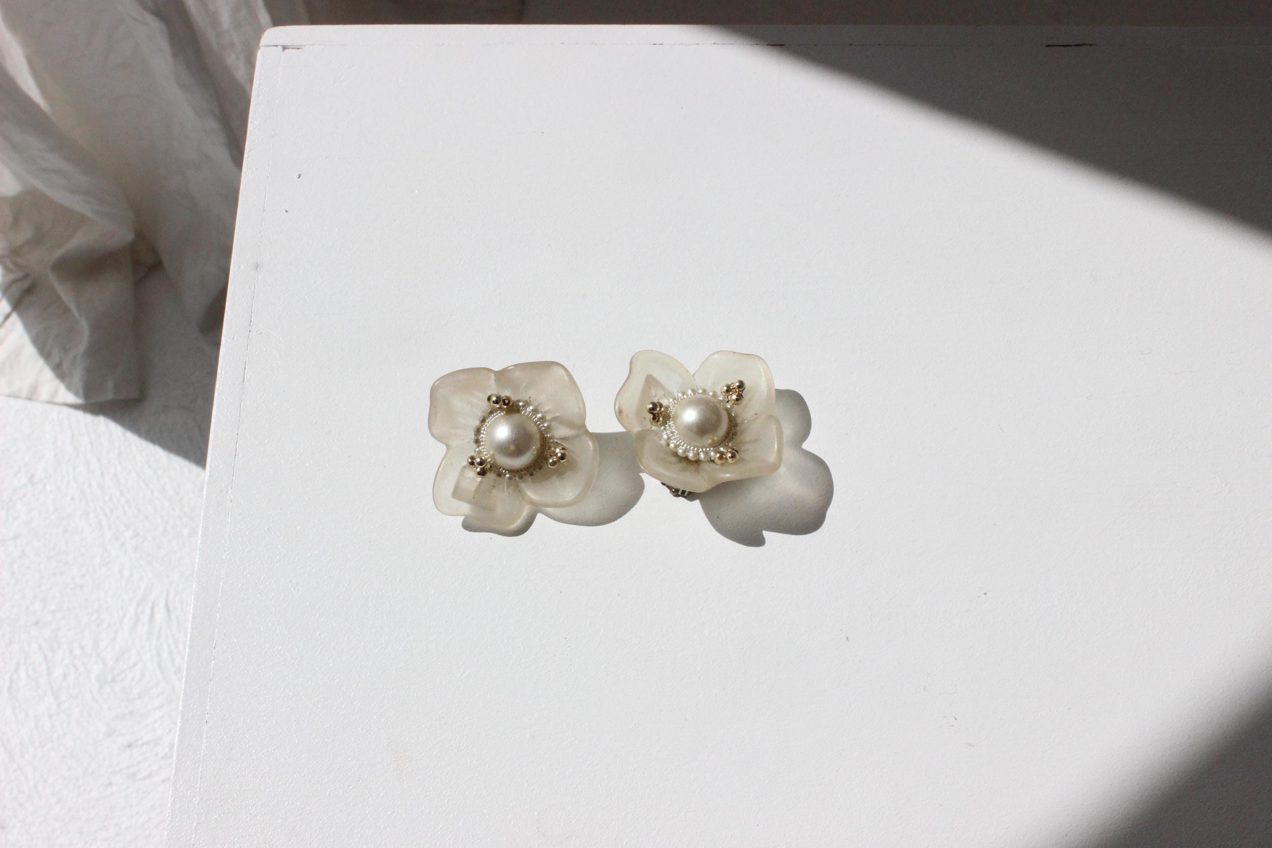 60s Frosted Resin & Pearl Flower Clip On Earrings