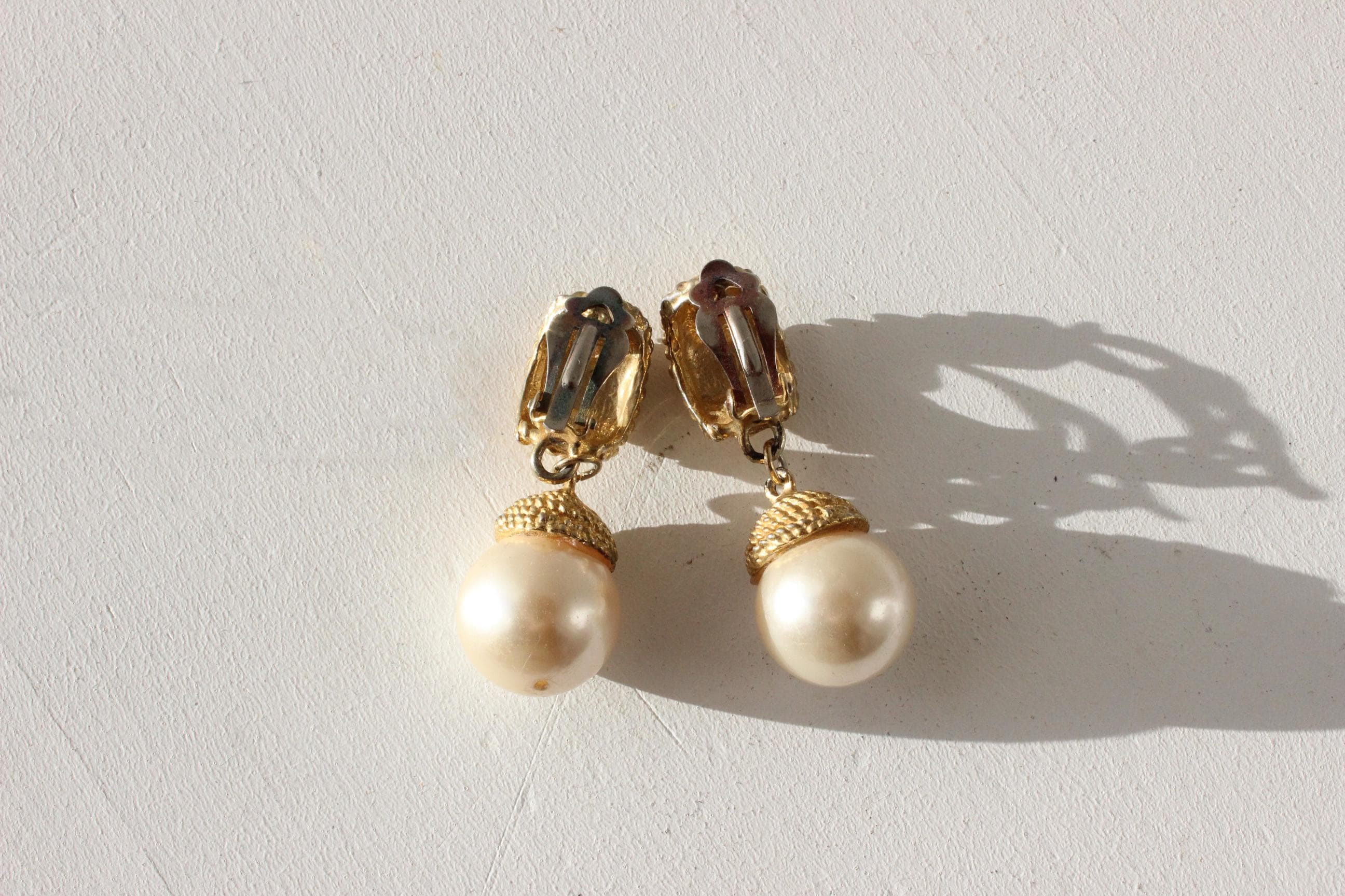 80s Baroque Gold & Pearl Clip On Droplet Earrings