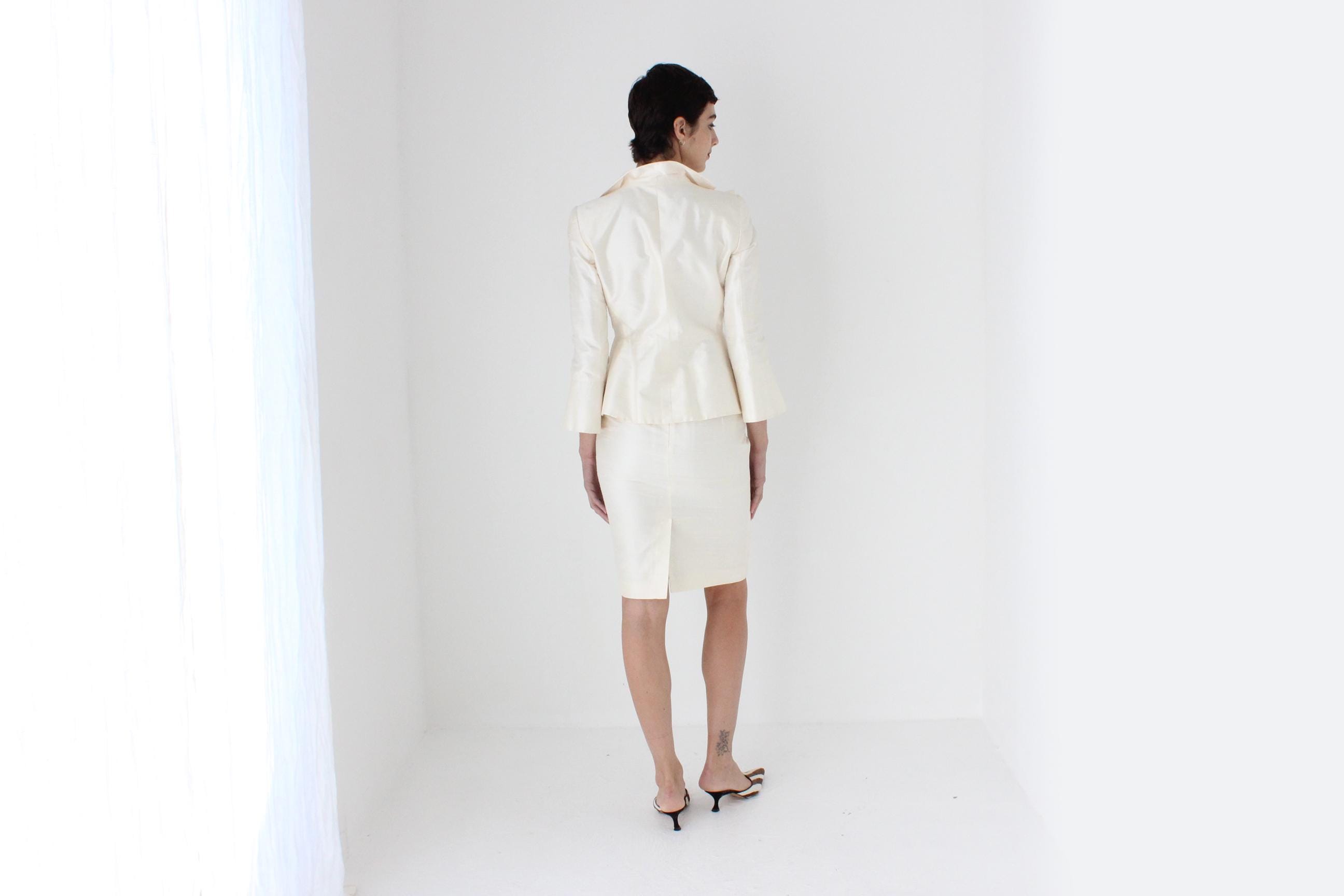 2000s Armani Collezioni Ivory Raw Silk Two Piece Ruffle Collar Skirt Suit