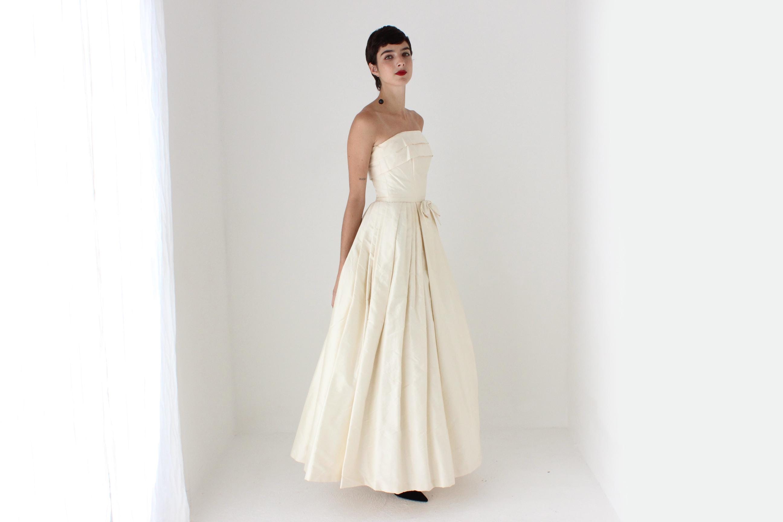 Sublime 90s Silk Taffeta Strapless Bridal Gown w/ Organza Shawl