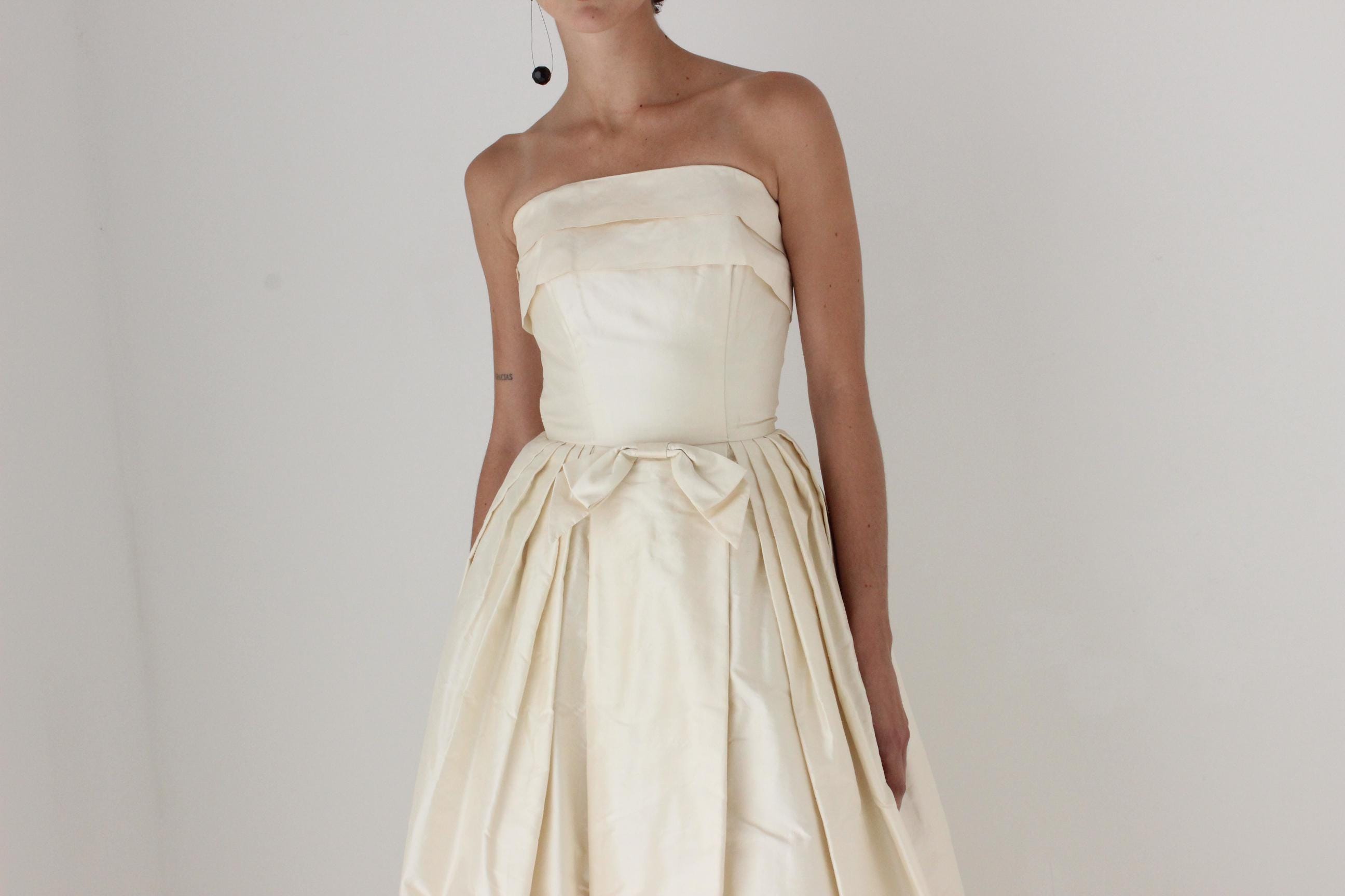 Sublime 90s Silk Taffeta Strapless Bridal Gown w/ Organza Shawl