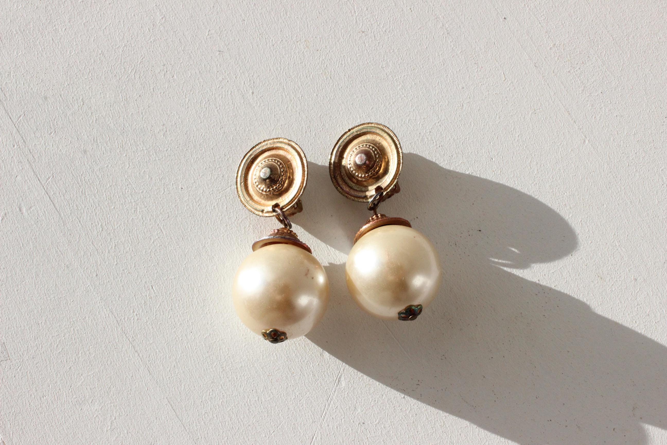 80s Art Deco Pearl Clip On Droplet Earrings