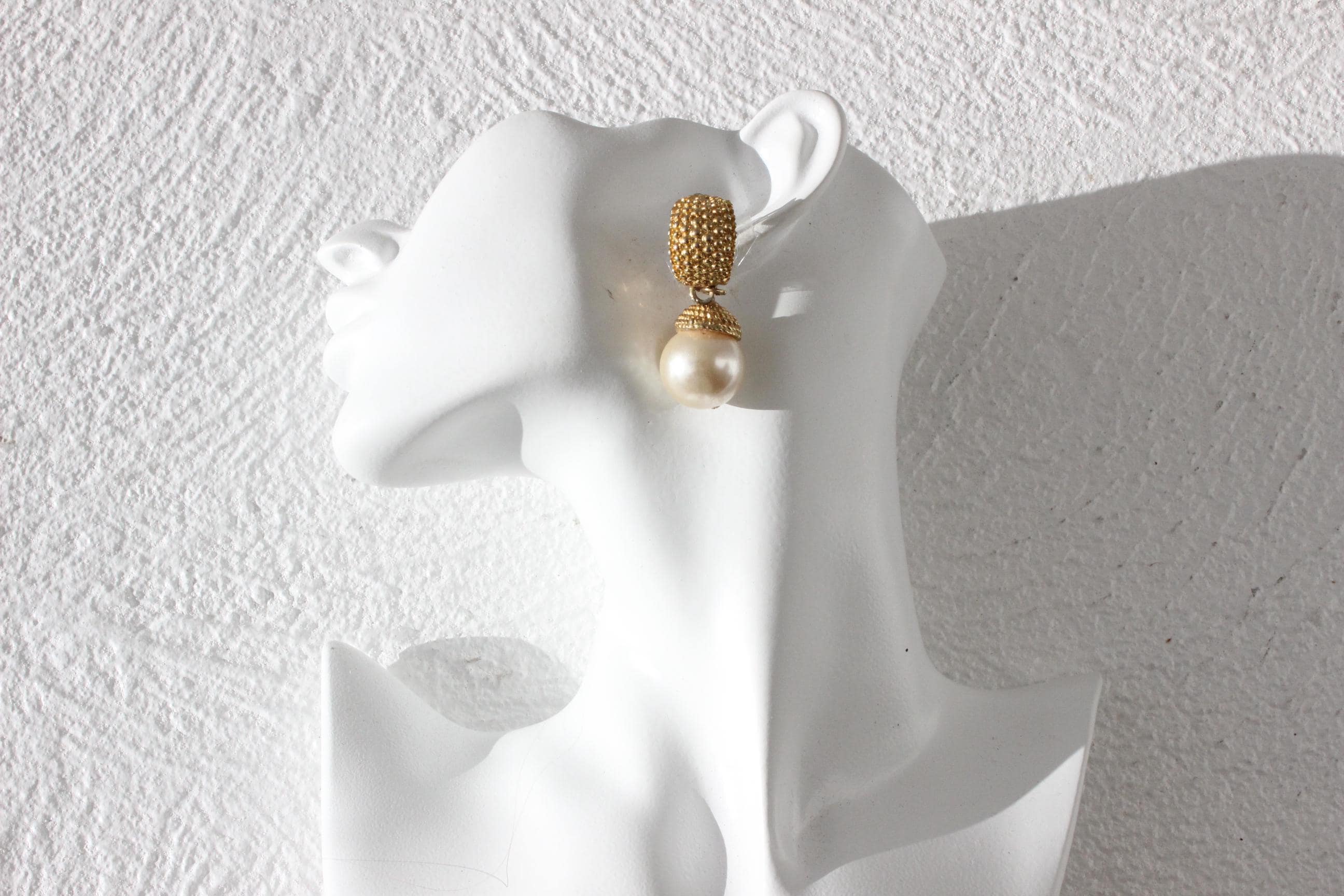 80s Baroque Gold & Pearl Clip On Droplet Earrings