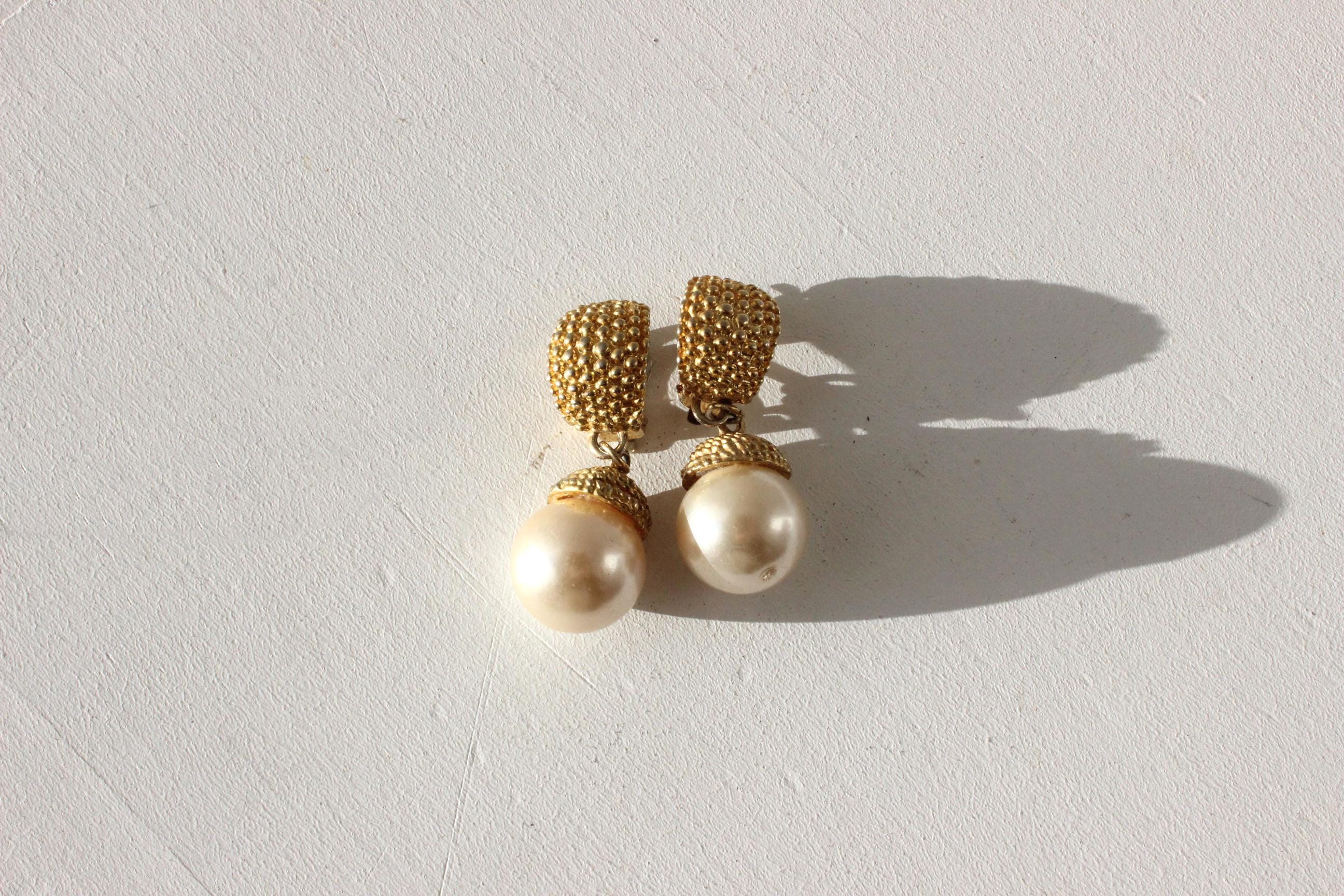 80s Baroque Gold & Pearl Clip On Droplet Earrings