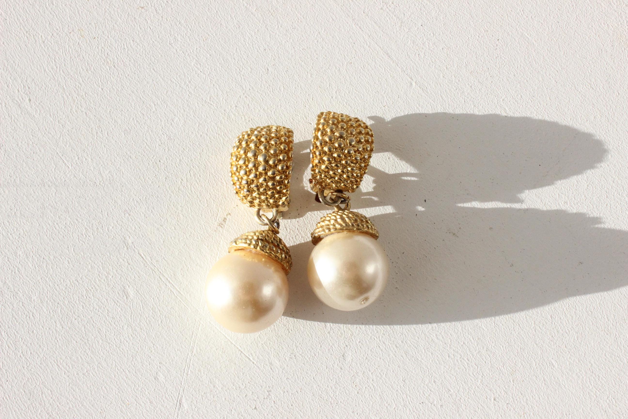 80s Baroque Gold & Pearl Clip On Droplet Earrings