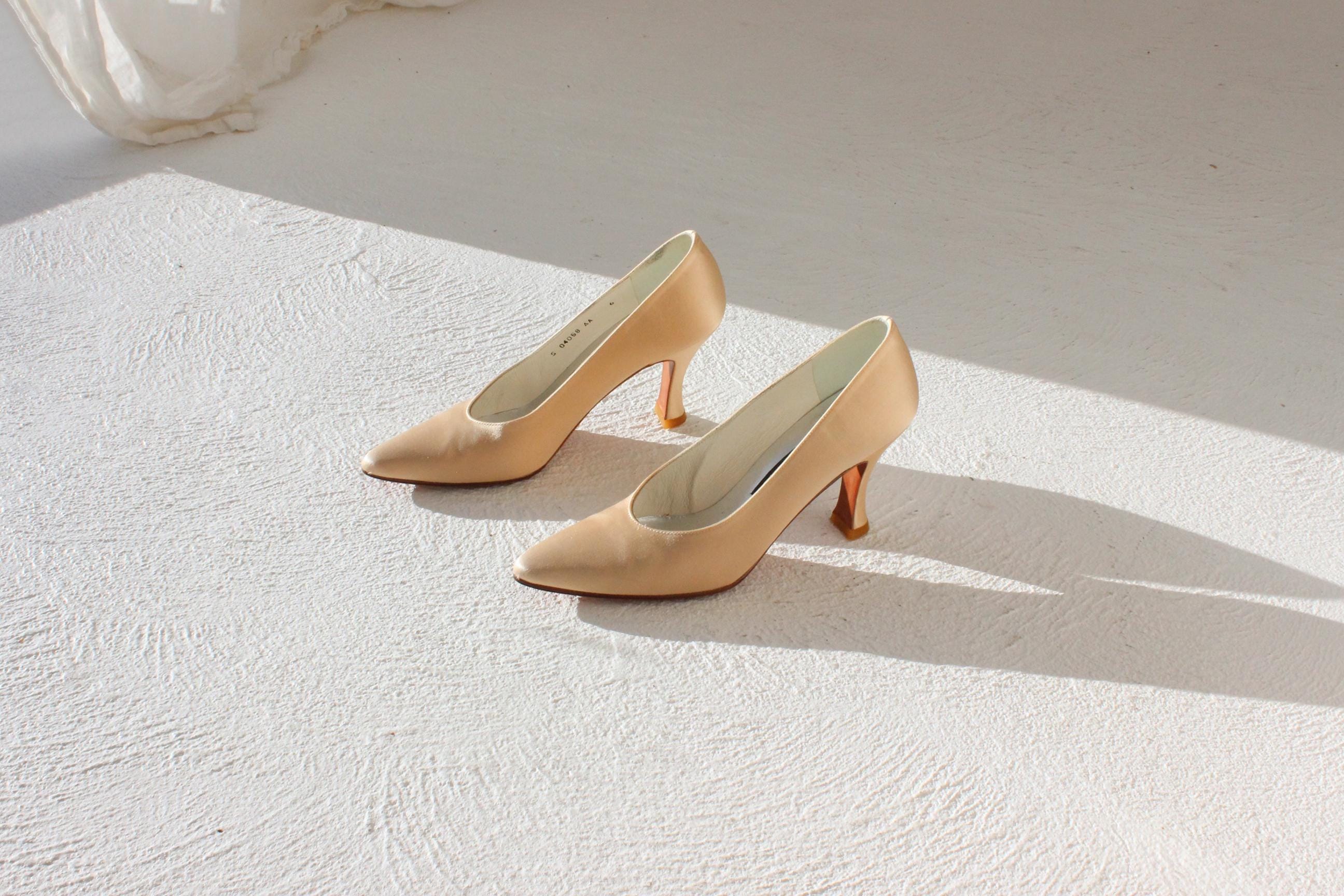 90s Stuart Weitzman Peach Satin Pumps - Euro 36