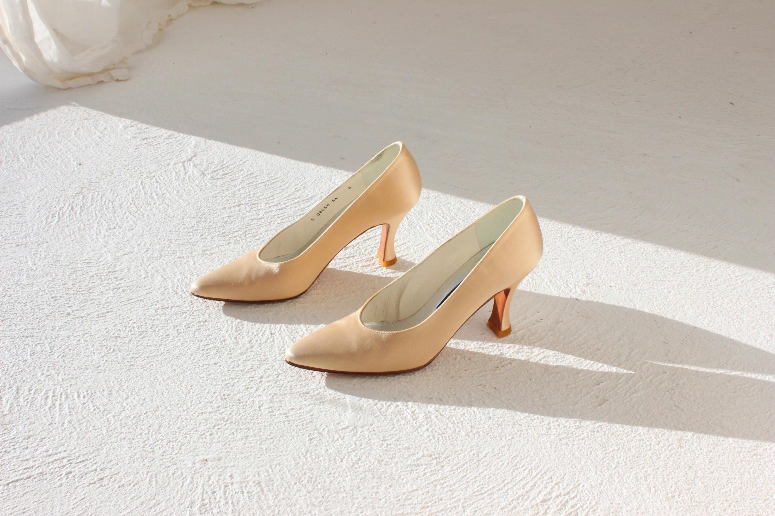 90s Stuart Weitzman Peach Satin Pumps - Euro 36