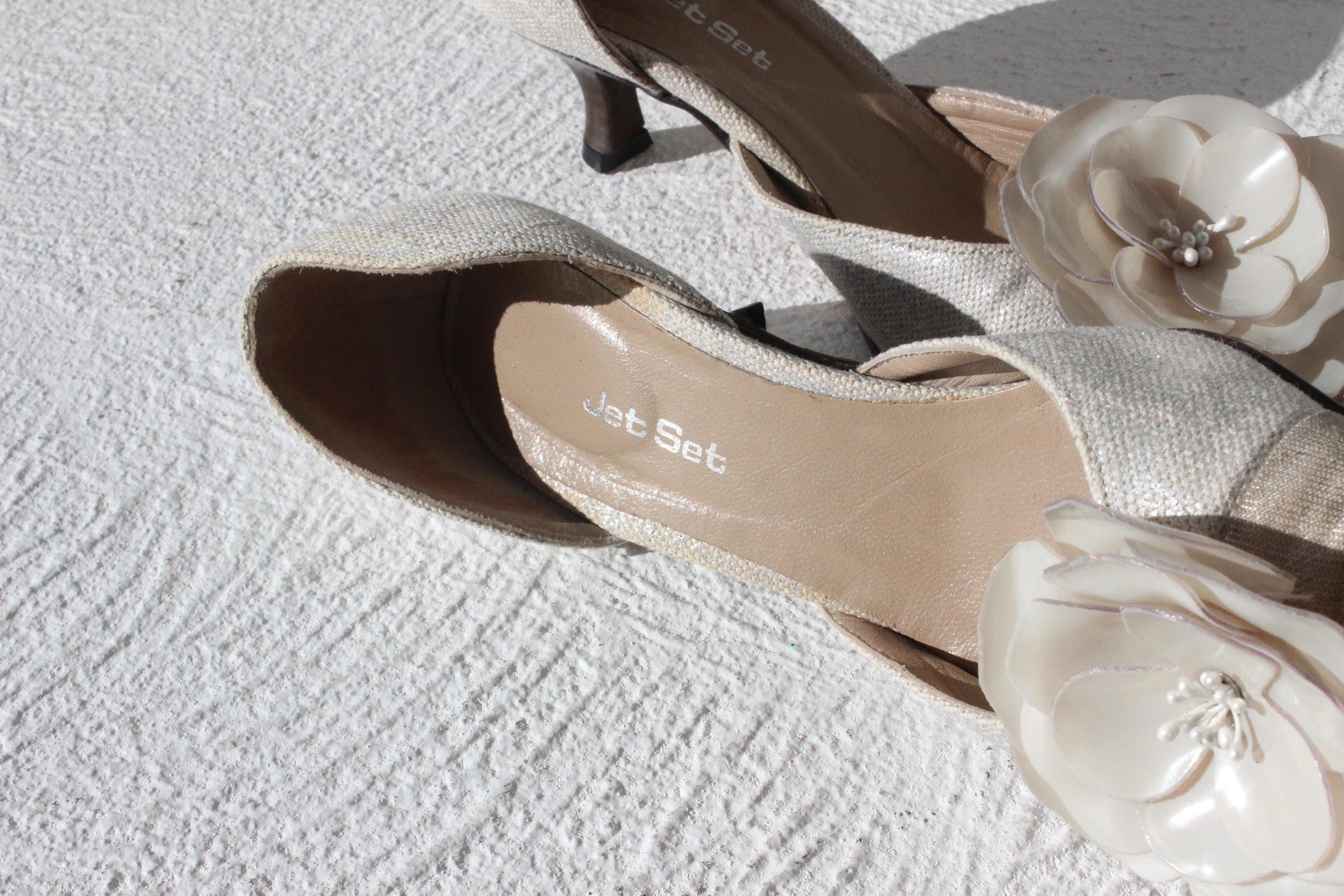 FRENCH COLLECTION Y2K Pointed Toe Kitten Heels w/ Large Flower ~ Euro 38