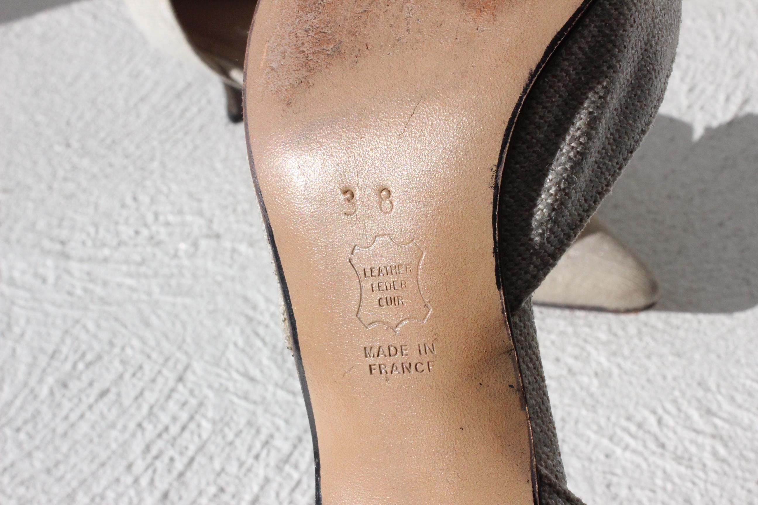 FRENCH COLLECTION Y2K Pointed Toe Kitten Heels w/ Large Flower ~ Euro 38