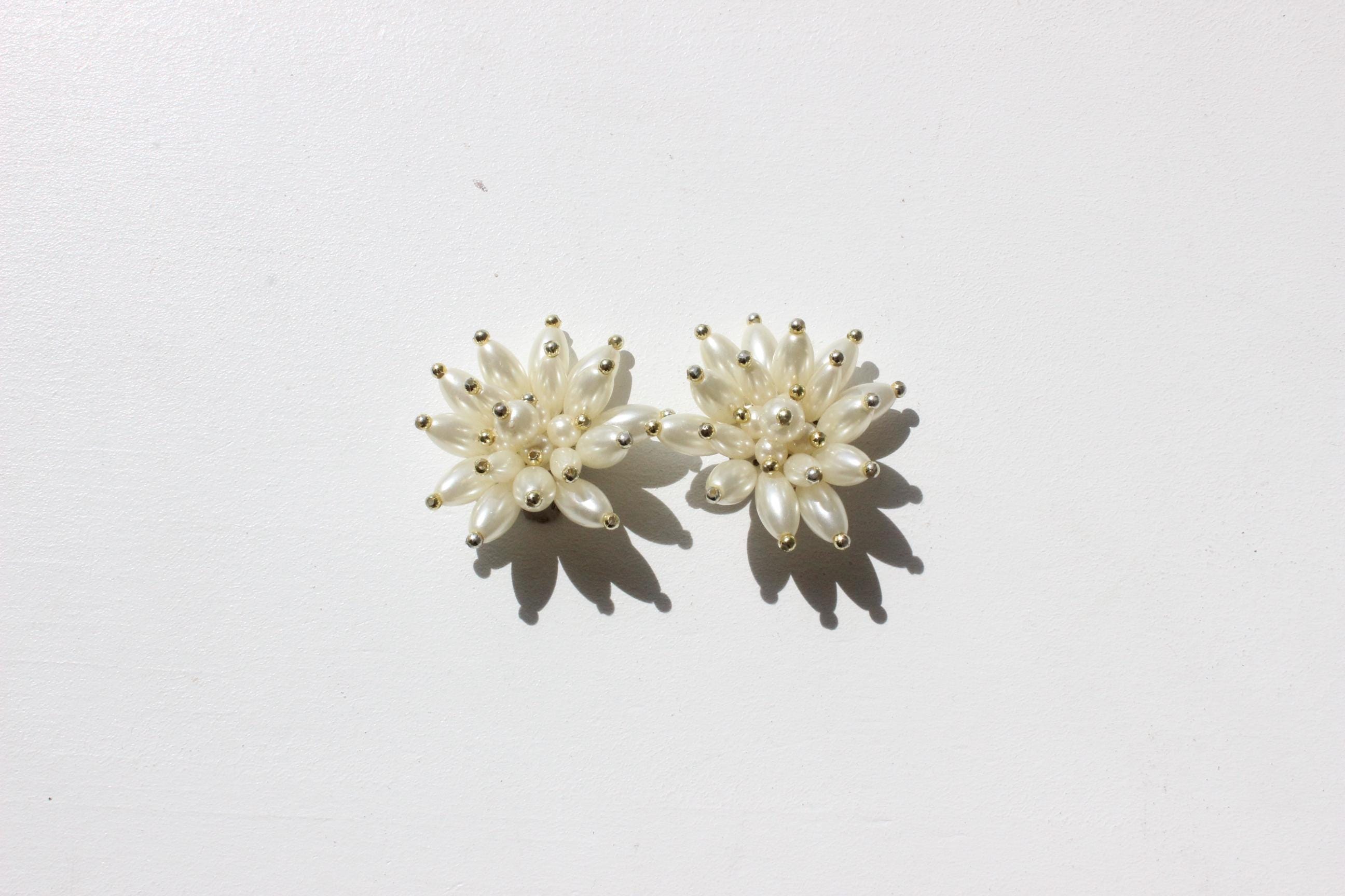 80s Pearl 'Flower' Cluster Clip Ons