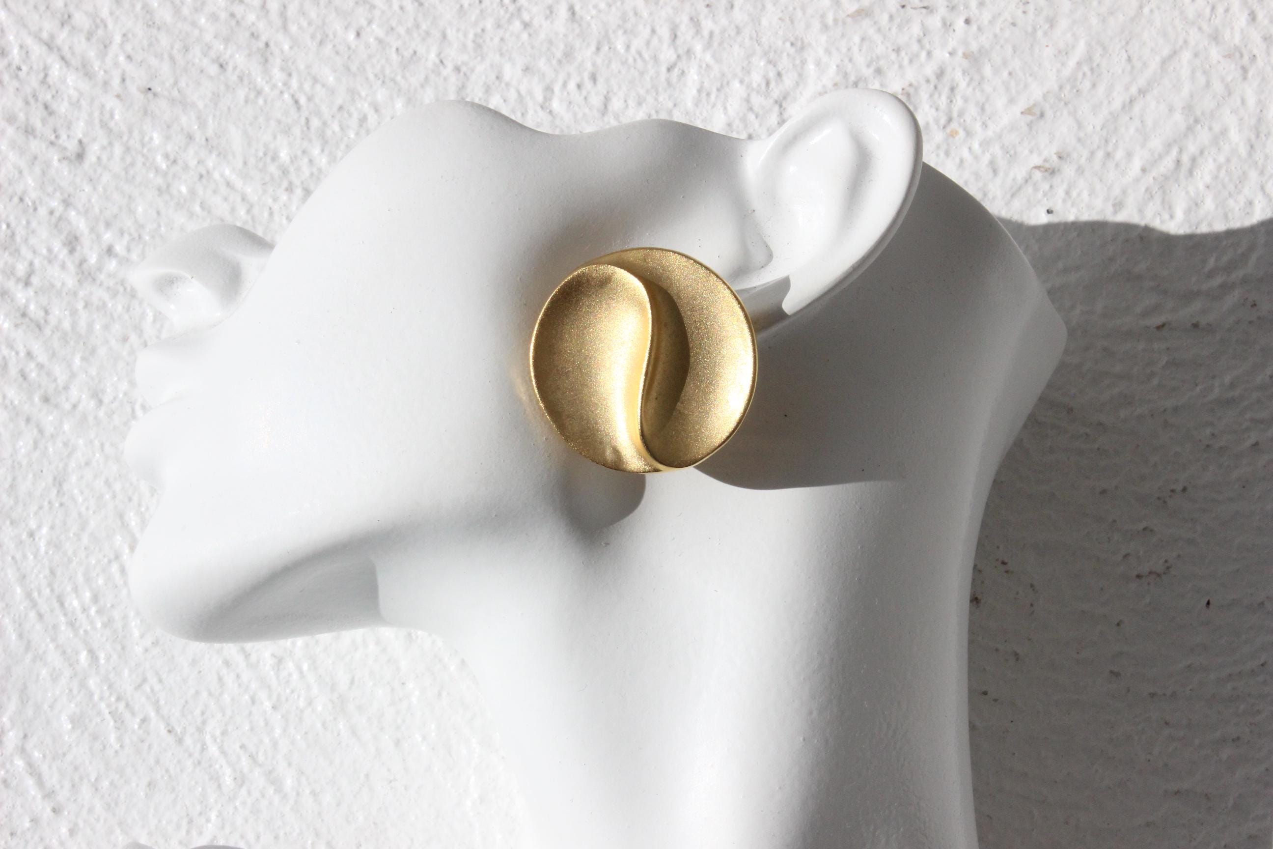 80s Matte Gold Circular Clip Ons