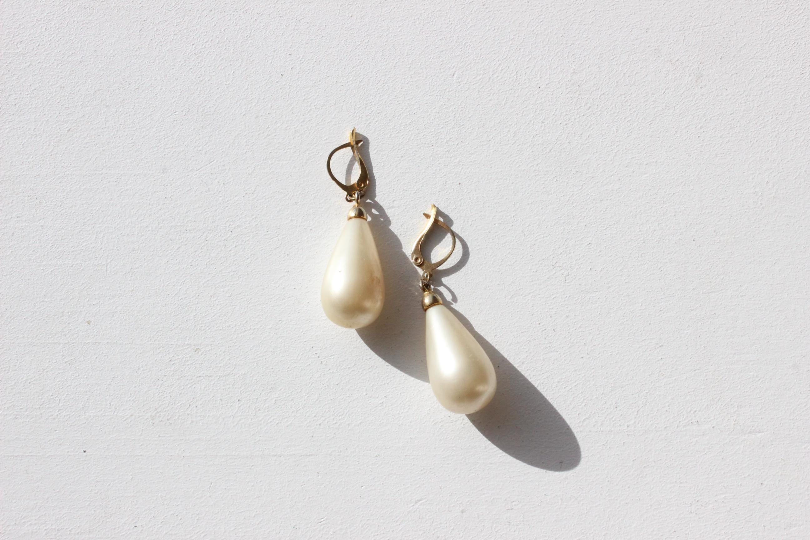 80s Dangling Teardrop Pearl Earrings